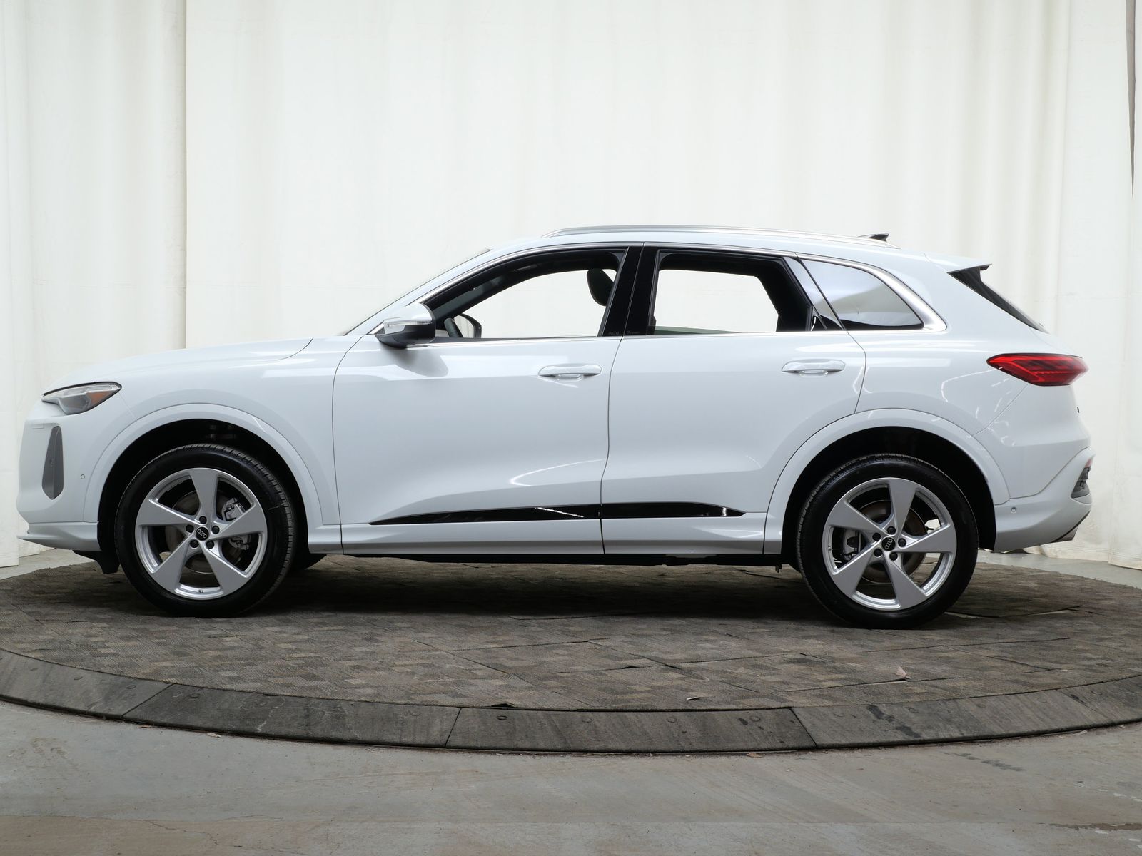 Thumbnail: 2025 Audi Q5 - 3