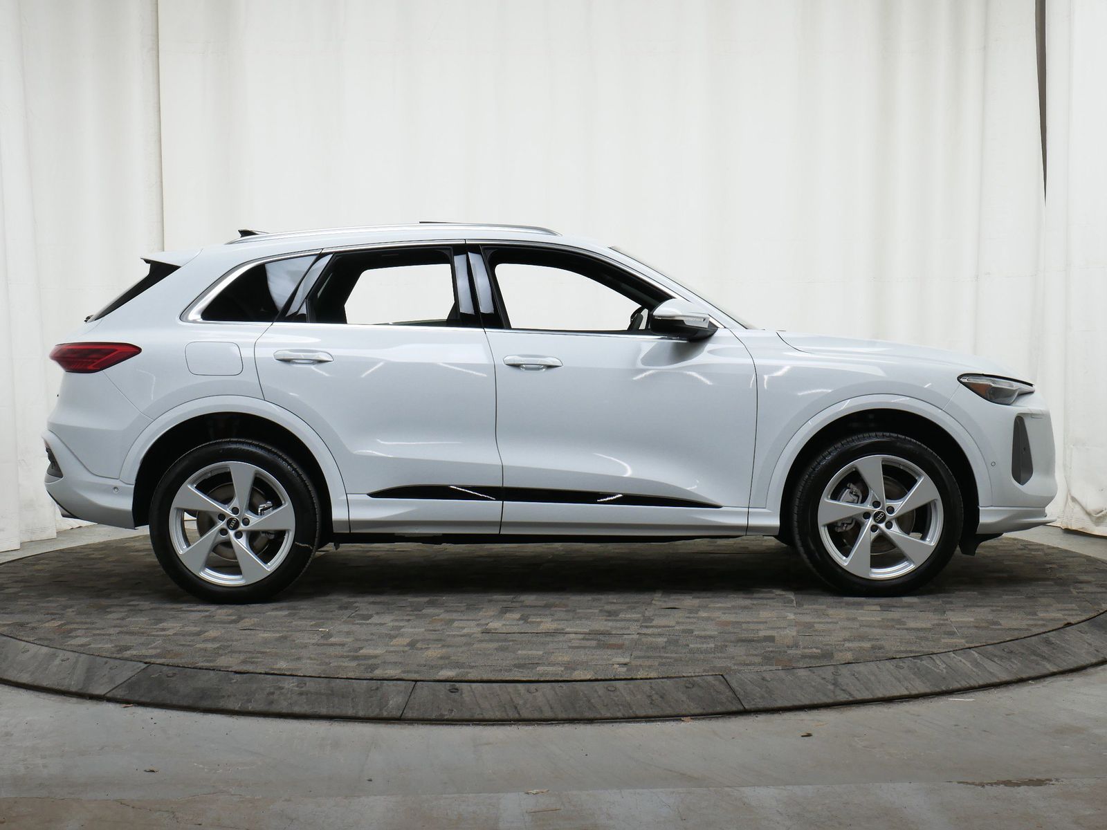 Thumbnail: 2025 Audi Q5 - 7