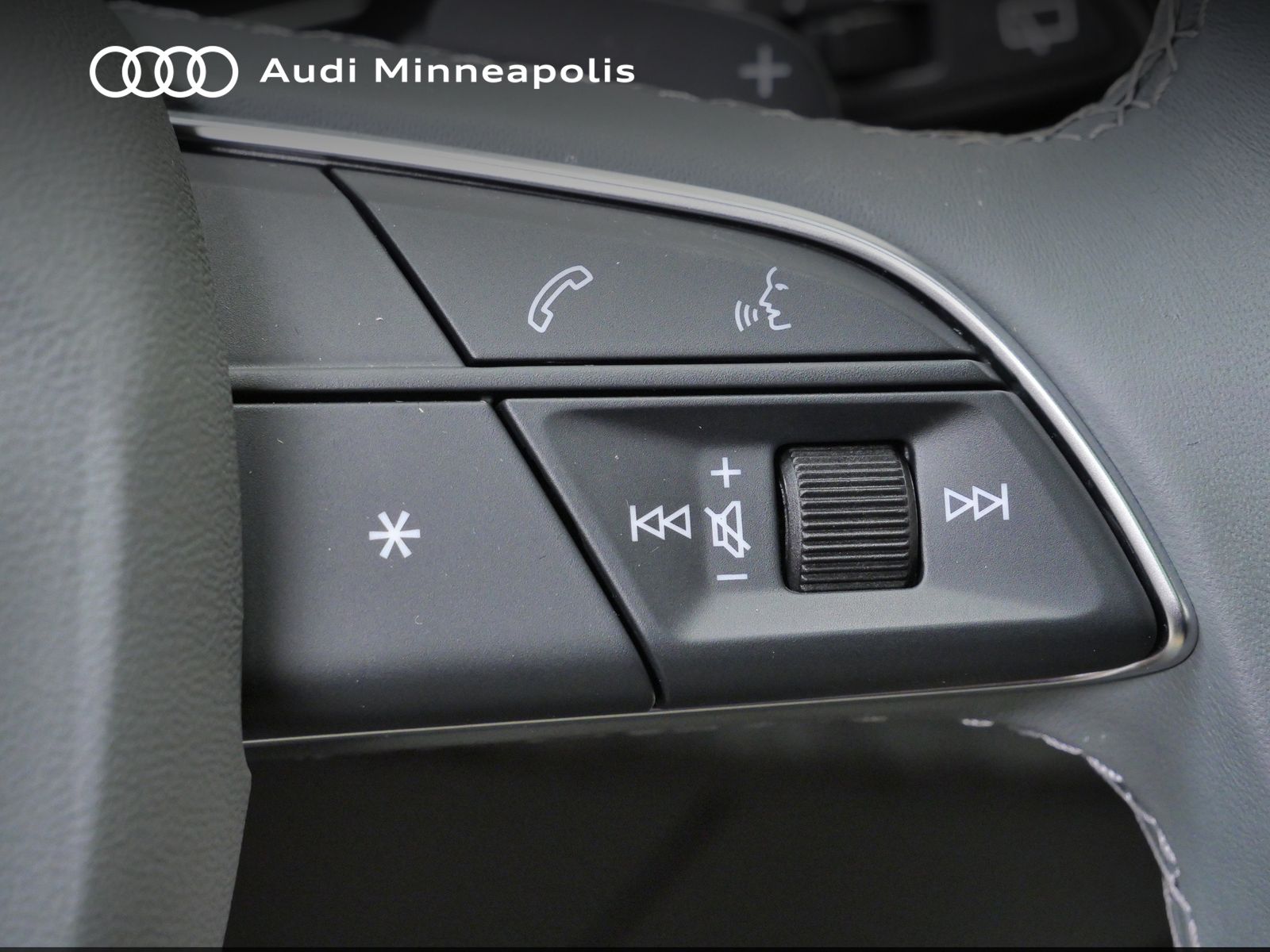 Thumbnail: 2023 Audi Q8 - 24