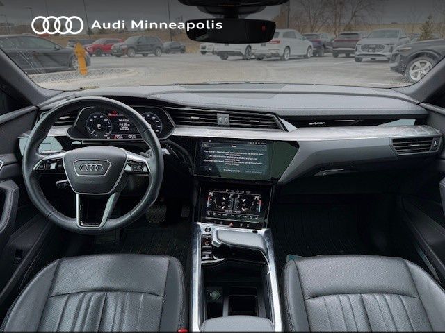 Thumbnail: 2023 Audi e-tron S - 2