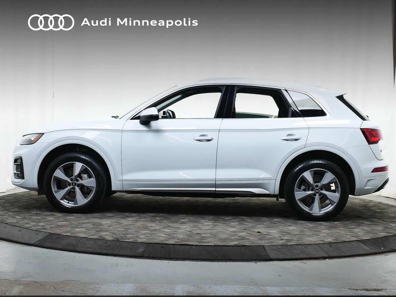Thumbnail: 2023 Audi Q5 - 3