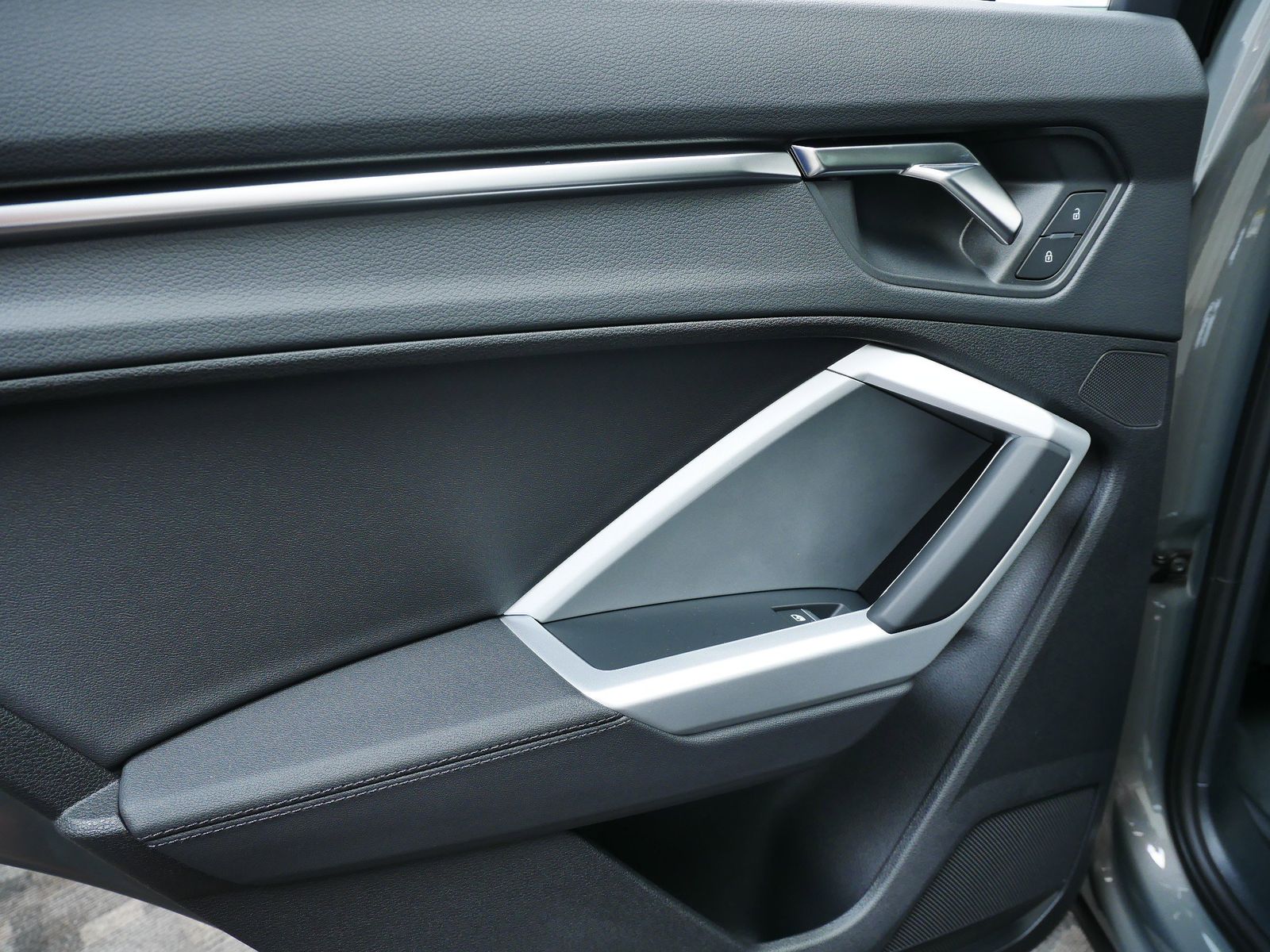 Thumbnail: 2025 Audi Q3 - 13