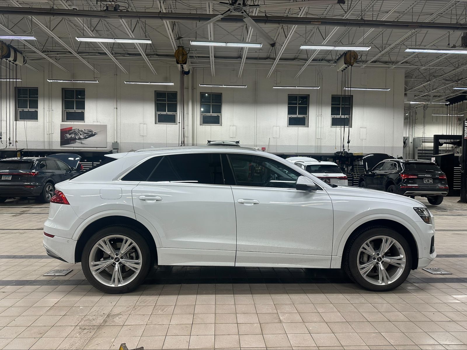 Thumbnail: 2023 Audi Q8 - 8