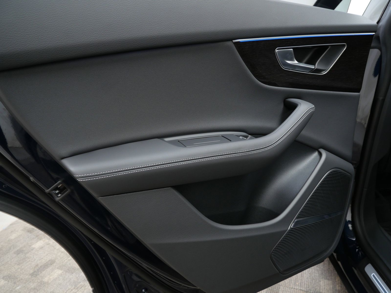 Thumbnail: 2026 Audi Q8 - 12