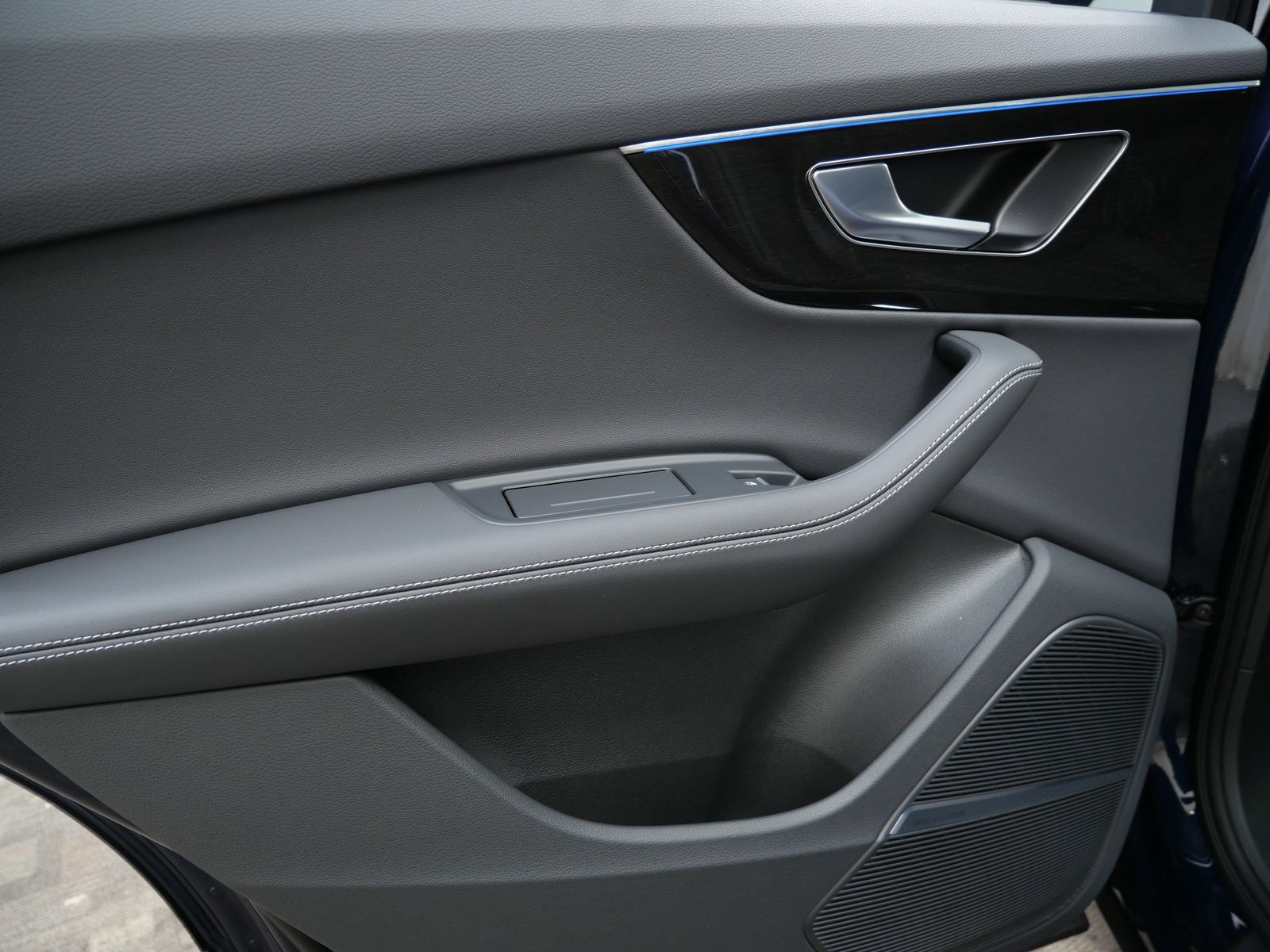 Thumbnail: 2026 Audi Q7 - 13