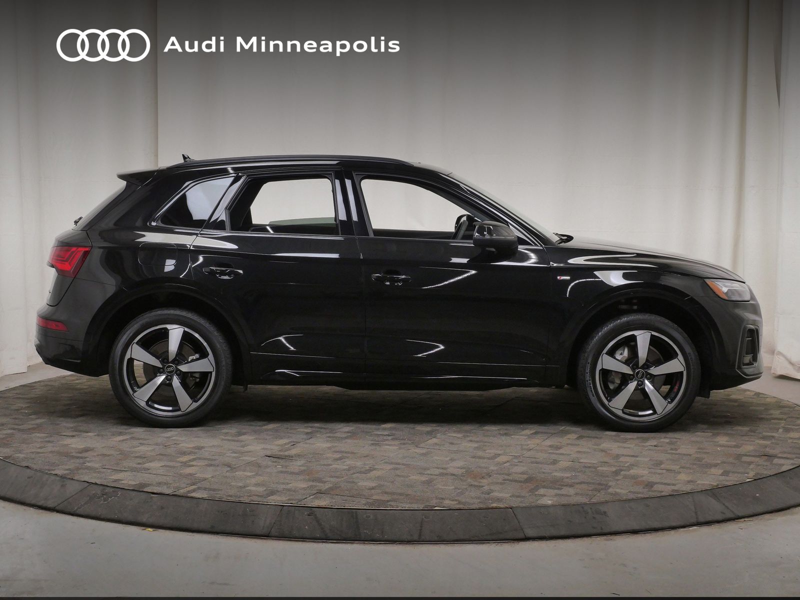 Thumbnail: 2023 Audi Q5 - 10