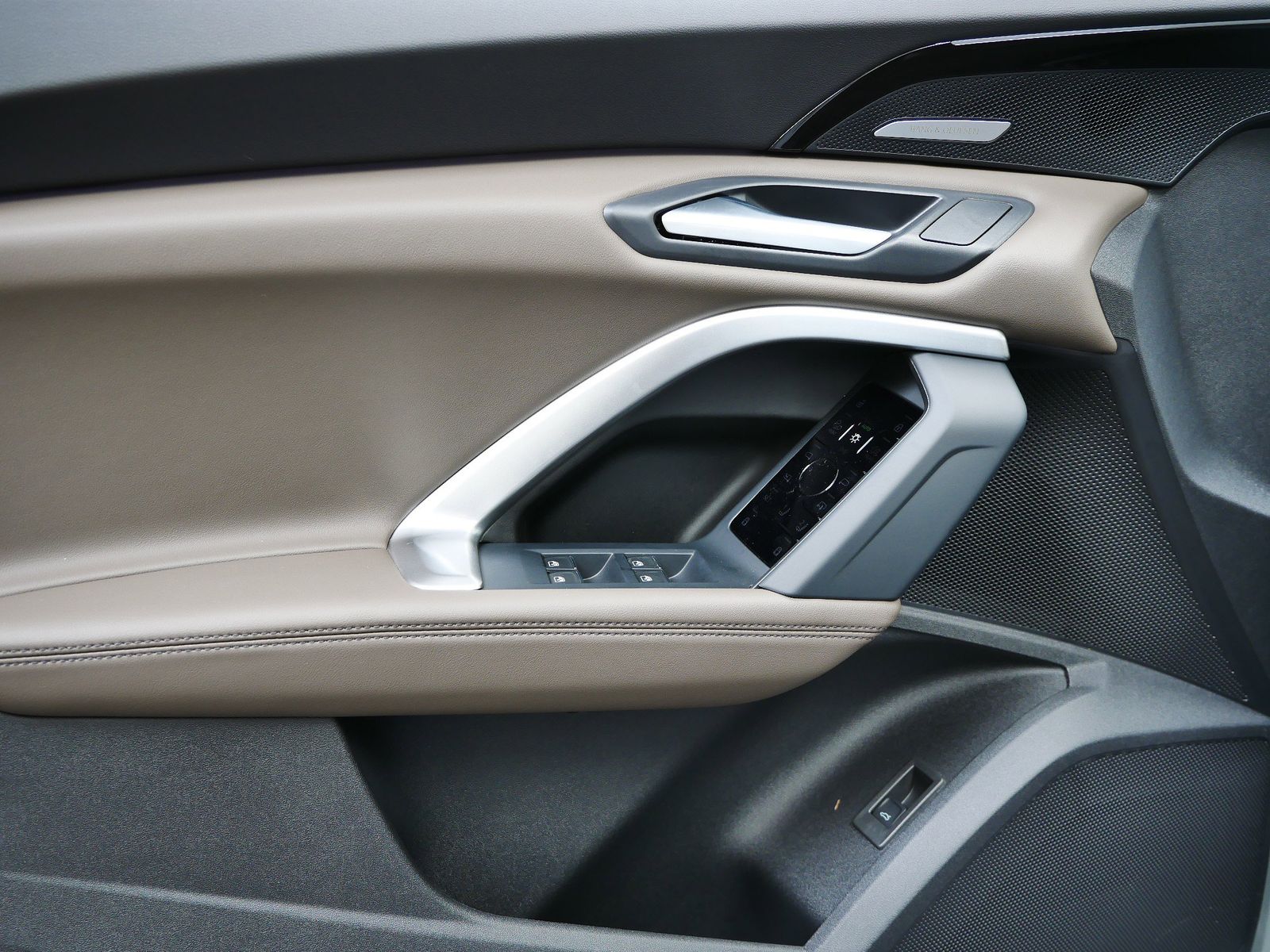 Thumbnail: 2025 Audi Q5 - 10