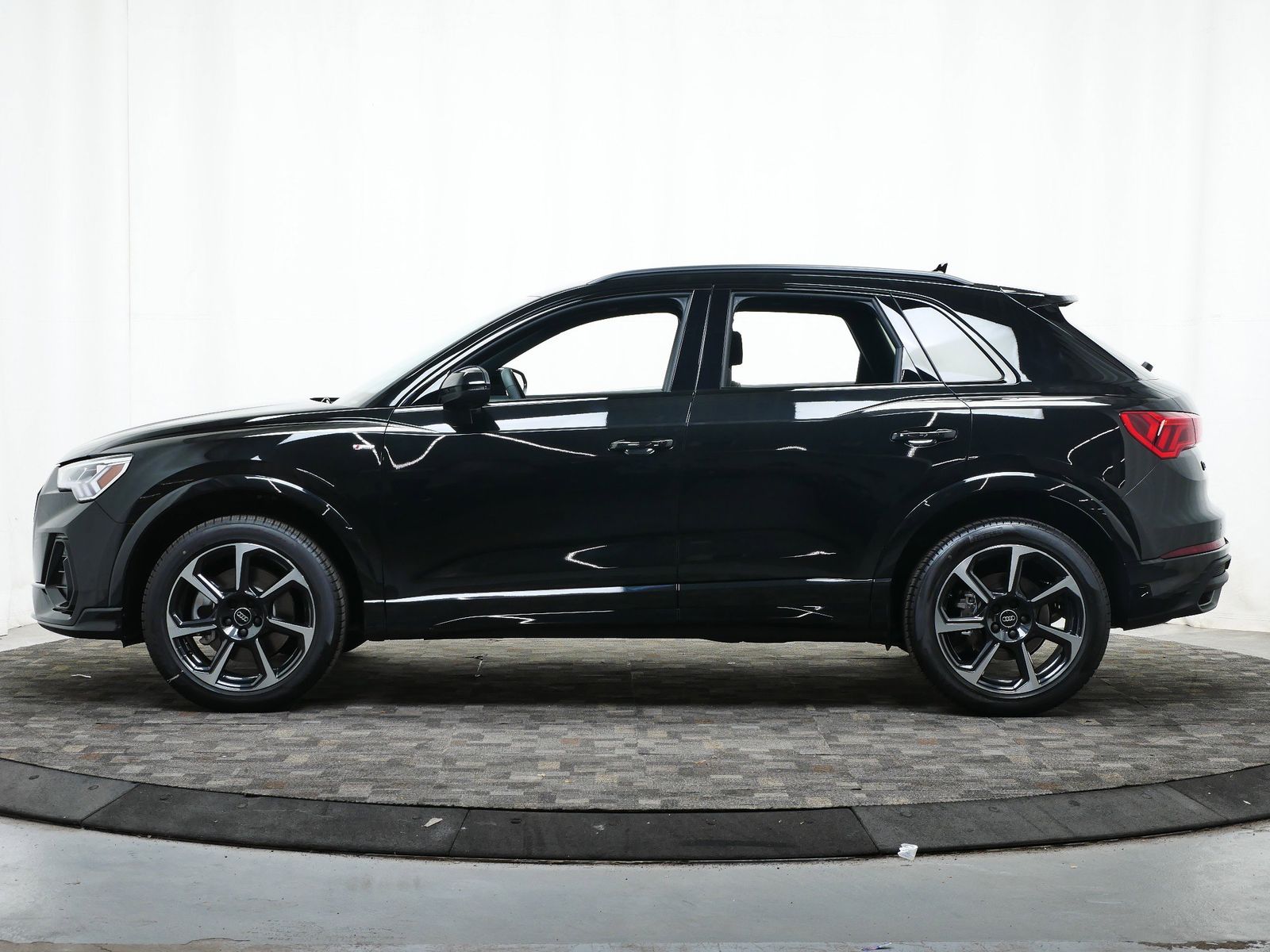 Thumbnail: 2025 Audi Q3 - 3