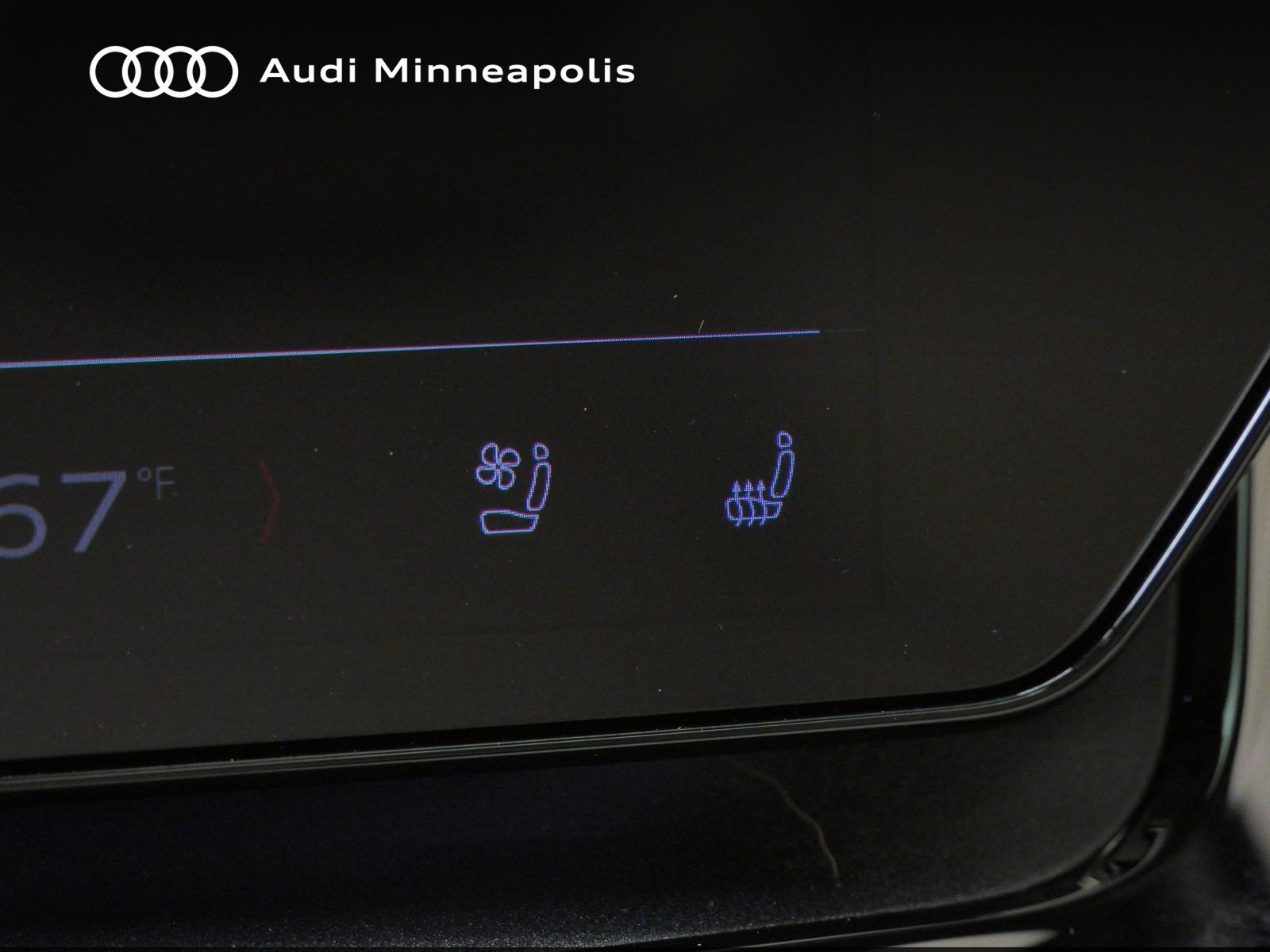 Thumbnail: 2025 Audi Q6 e-tron - 30