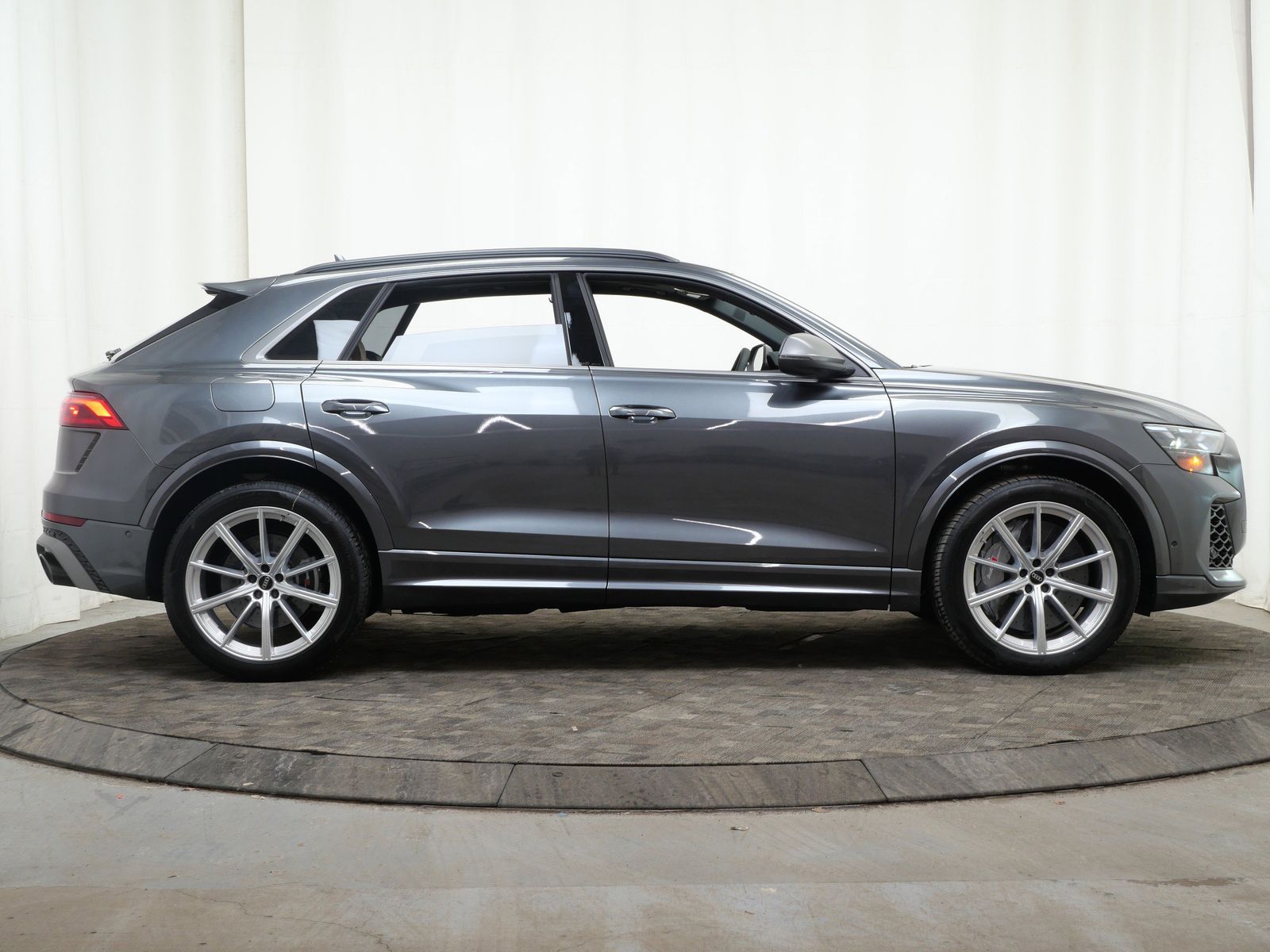 Thumbnail: 2026 Audi RS Q8 - 7