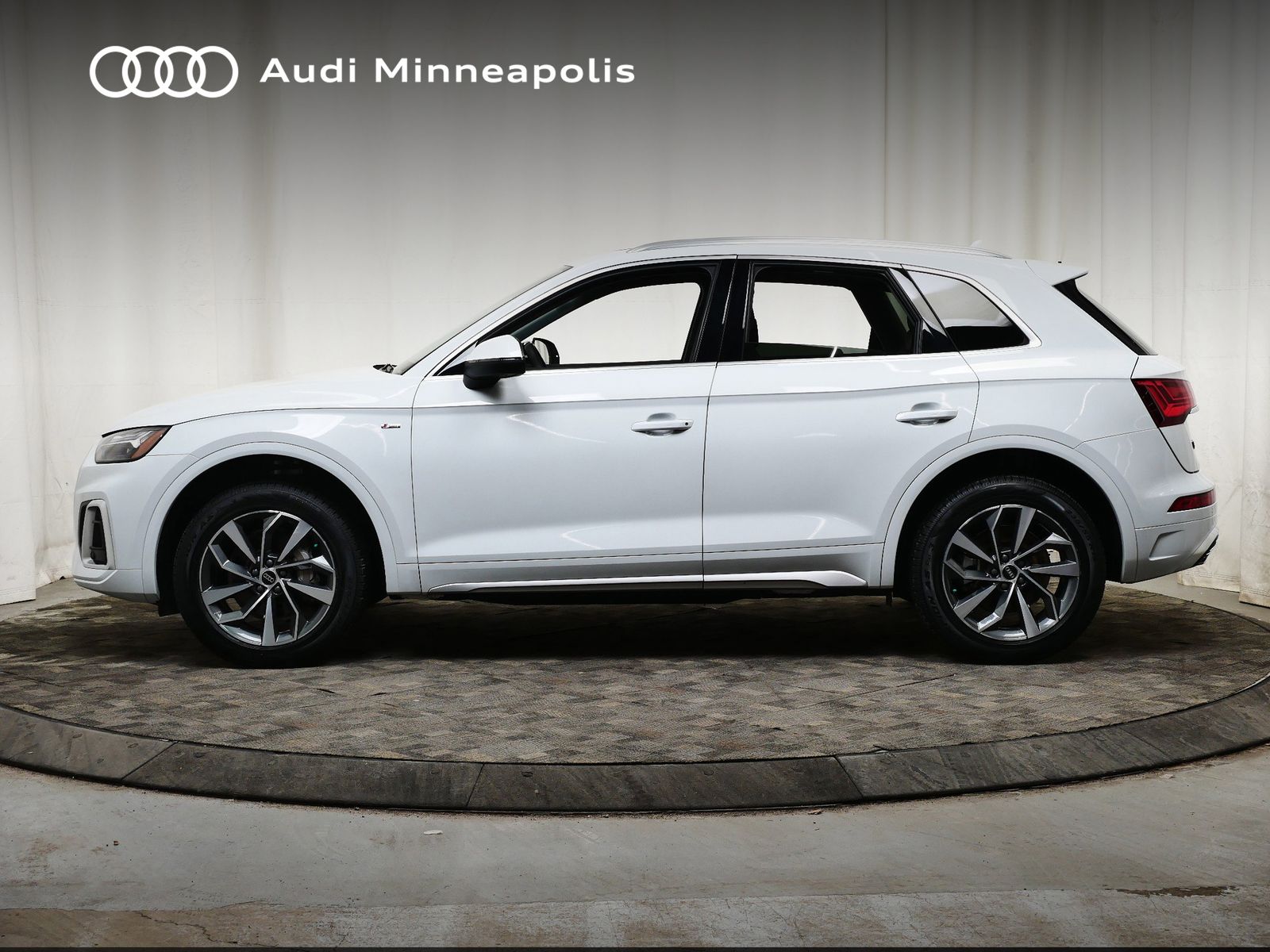 Thumbnail: 2023 Audi Q5 - 3