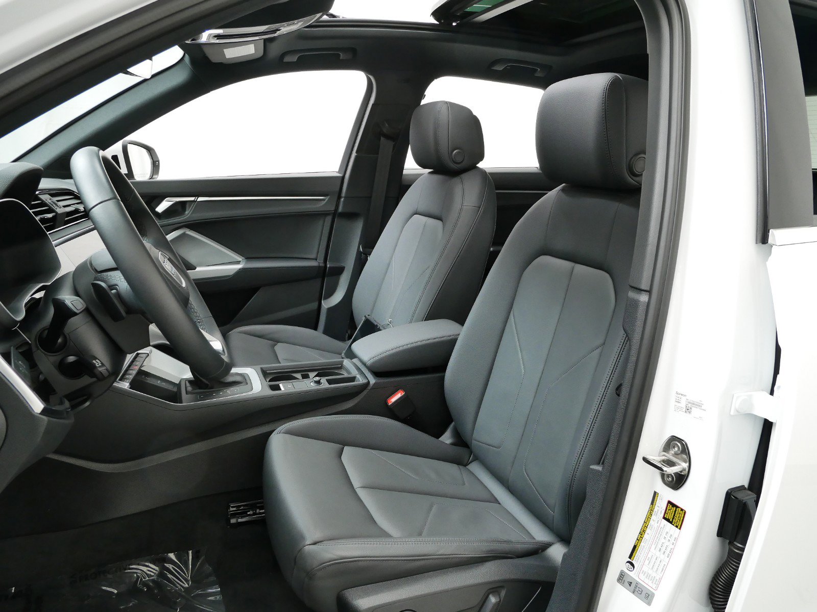 Thumbnail: 2023 Audi Q3 - 10