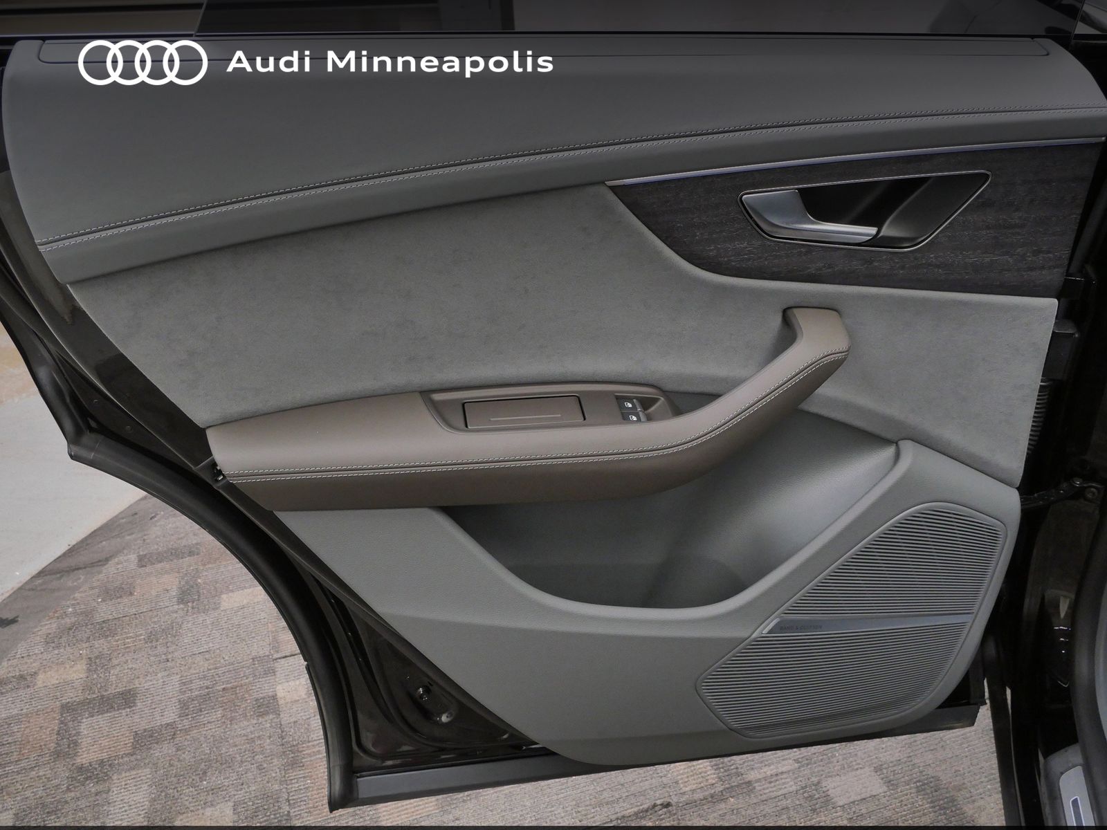 Thumbnail: 2023 Audi Q8 - 15