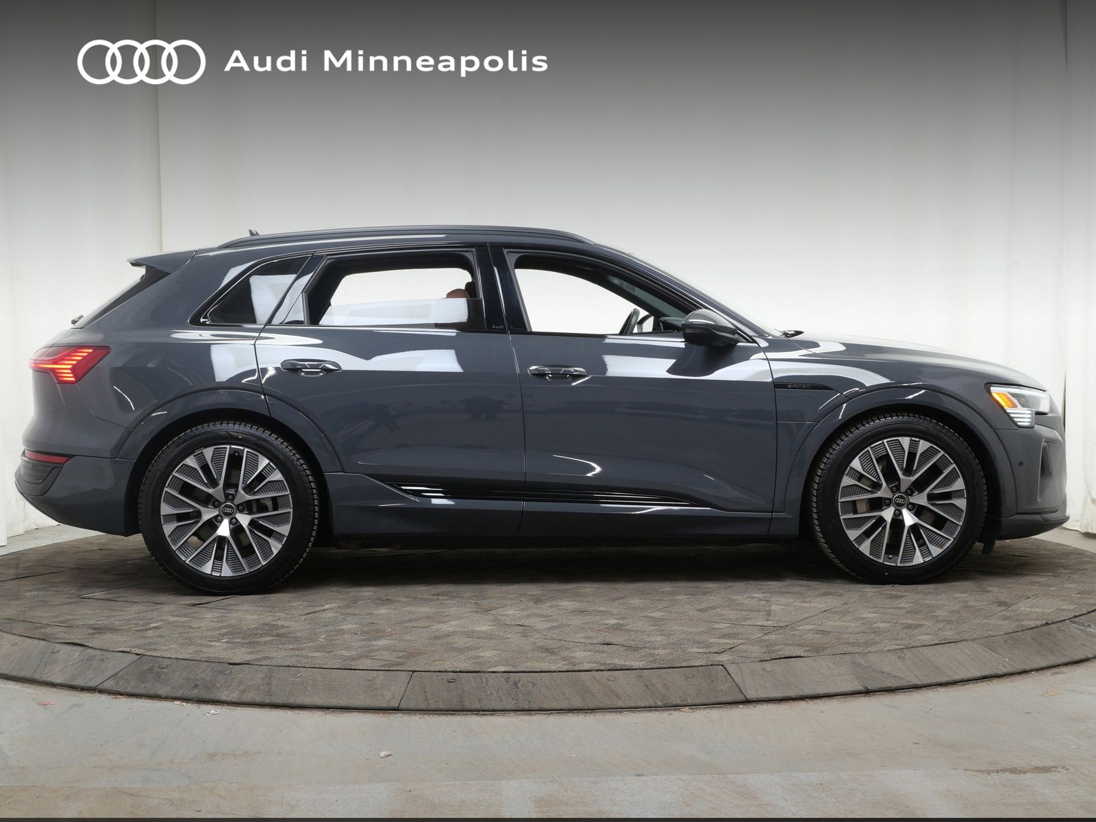 Thumbnail: 2024 Audi Q8 e-tron - 10