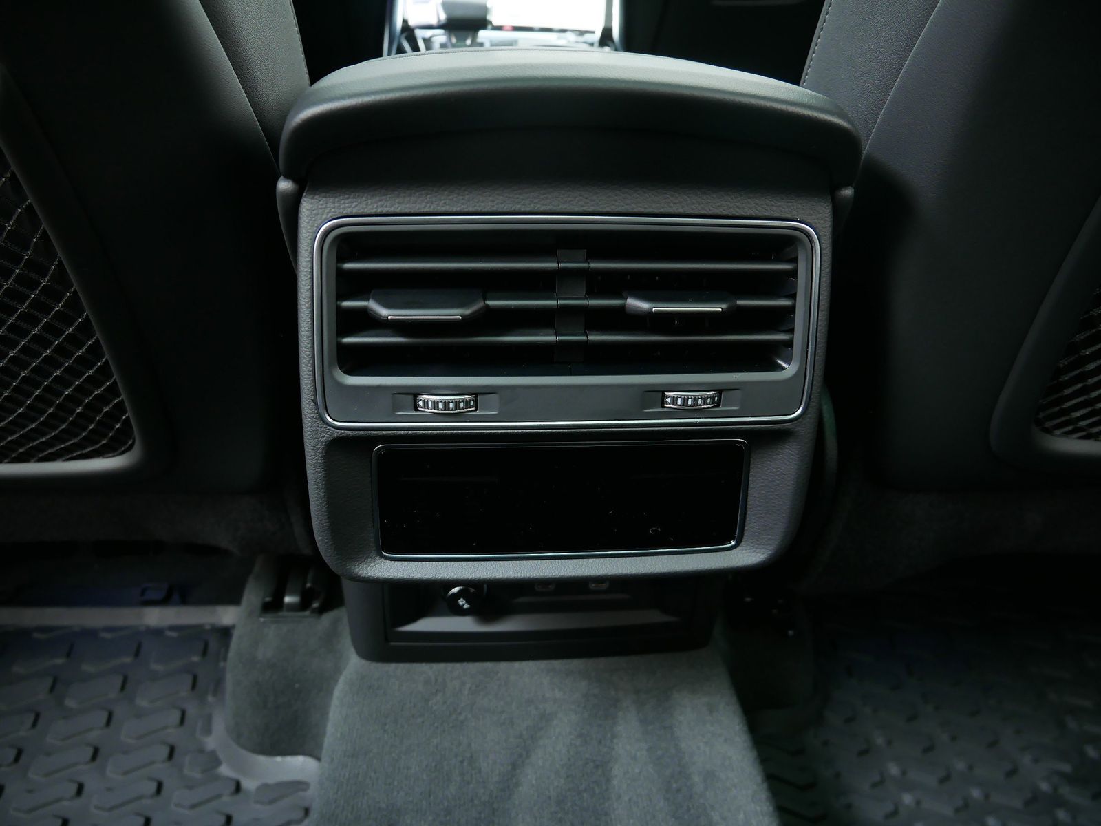 Thumbnail: 2026 Audi Q7 - 14