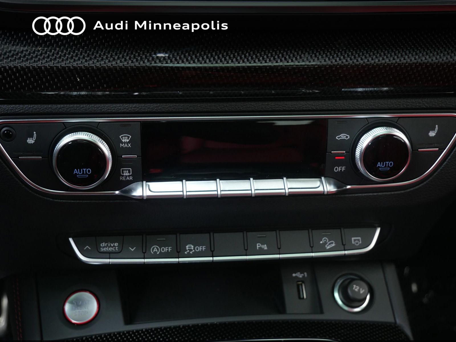 Thumbnail: 2023 Audi SQ5 - 24