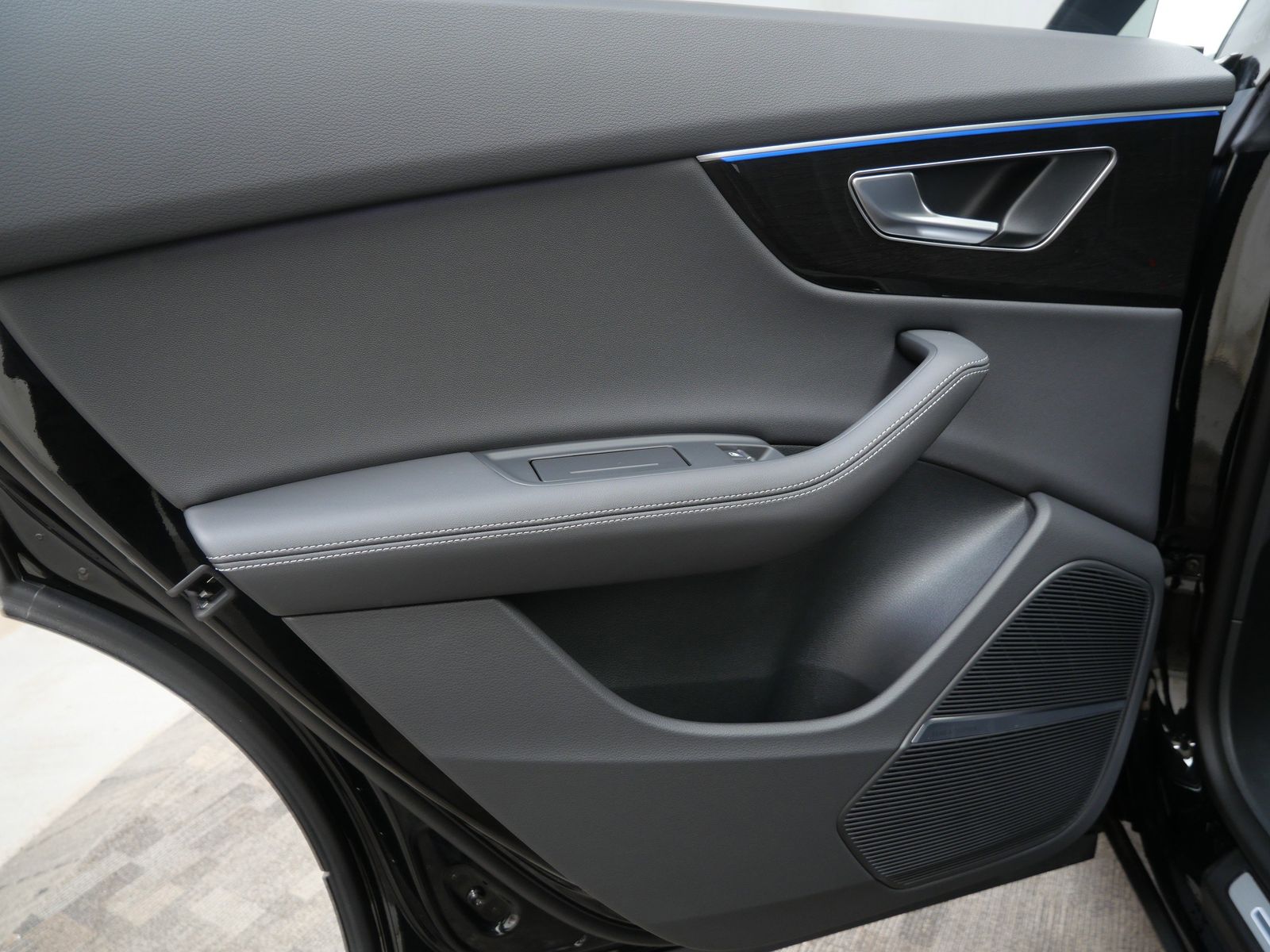 Thumbnail: 2026 Audi Q8 - 12