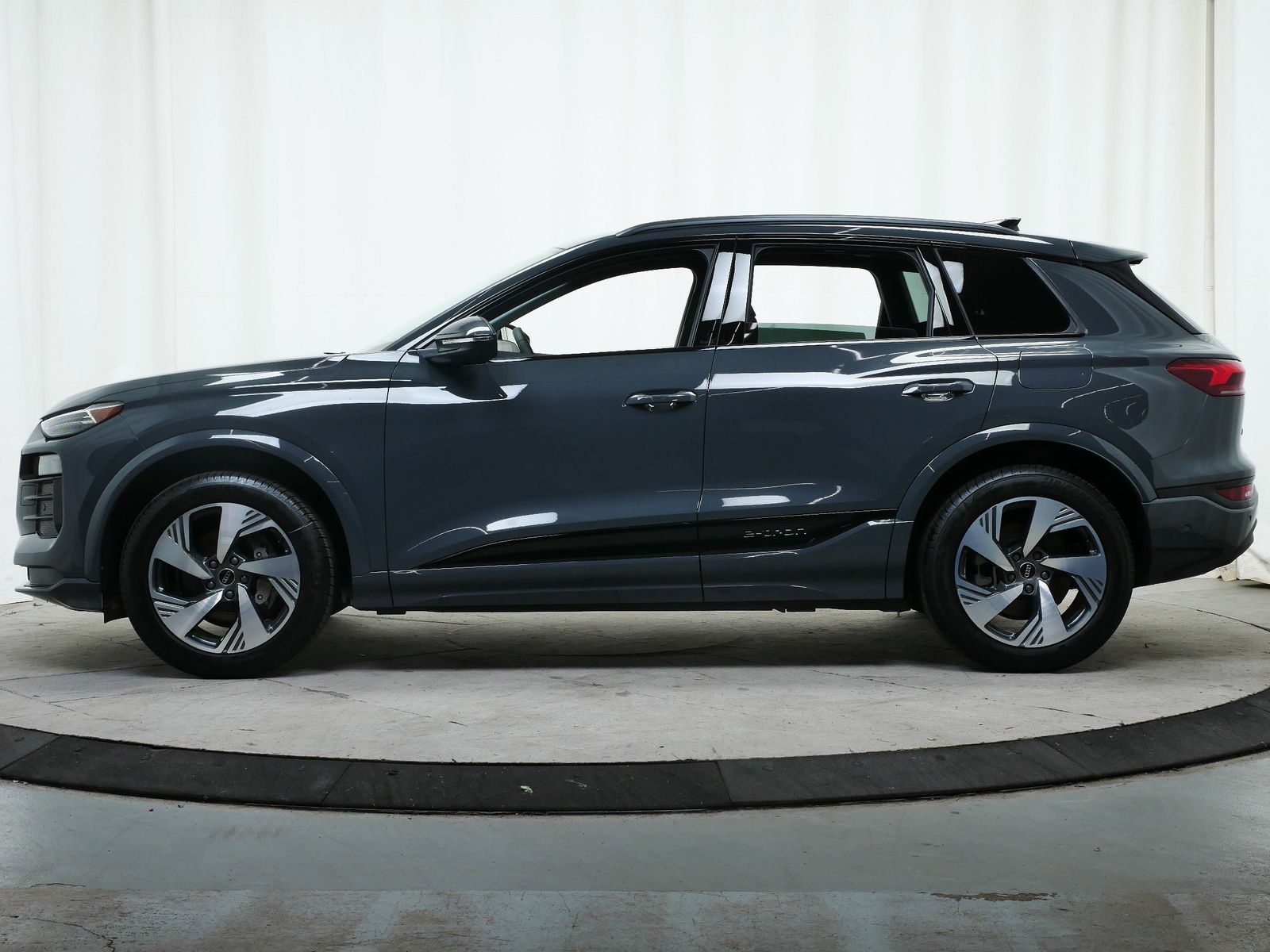 2025 Audi Q6 E-tron Premium Plus photo 3