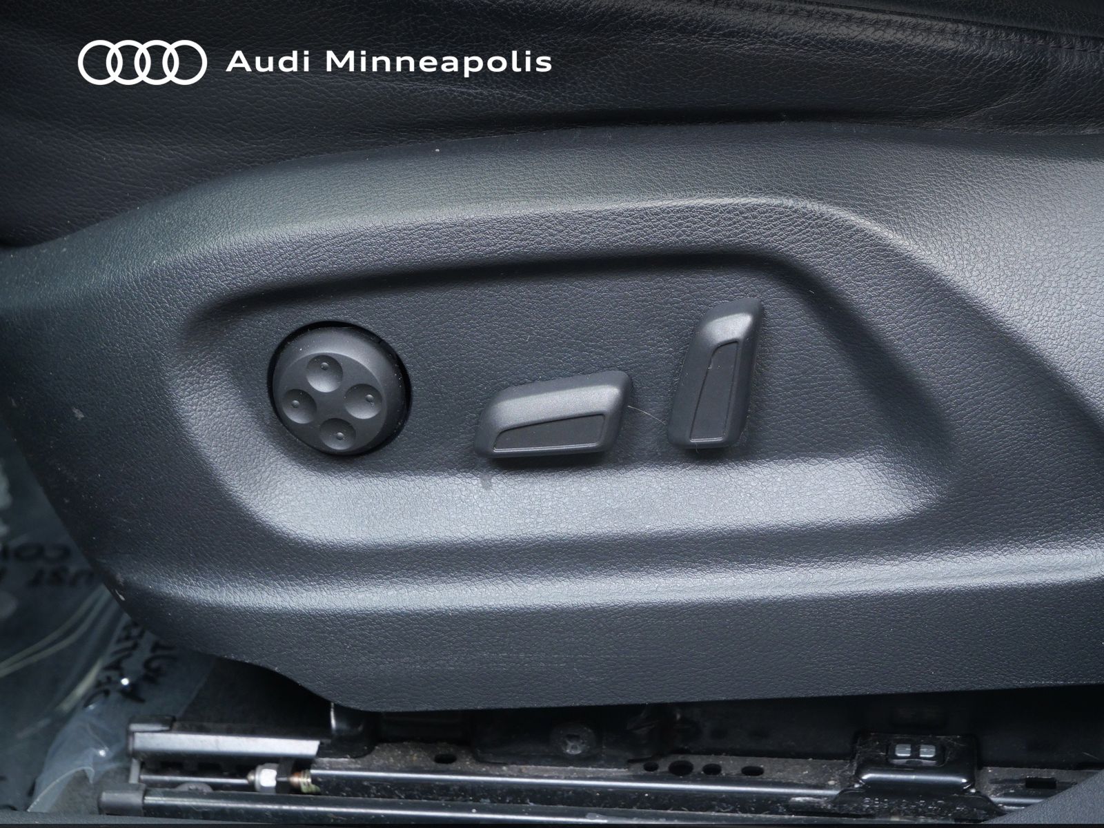 Thumbnail: 2015 Audi Q3 - 13