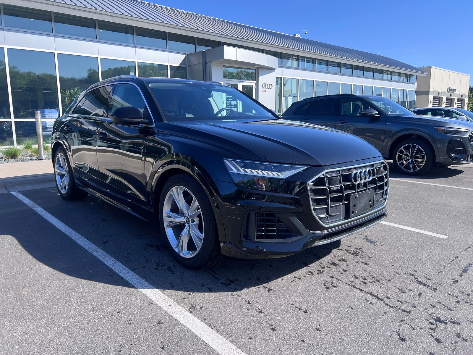 Thumbnail: 2023 Audi Q8 - 3