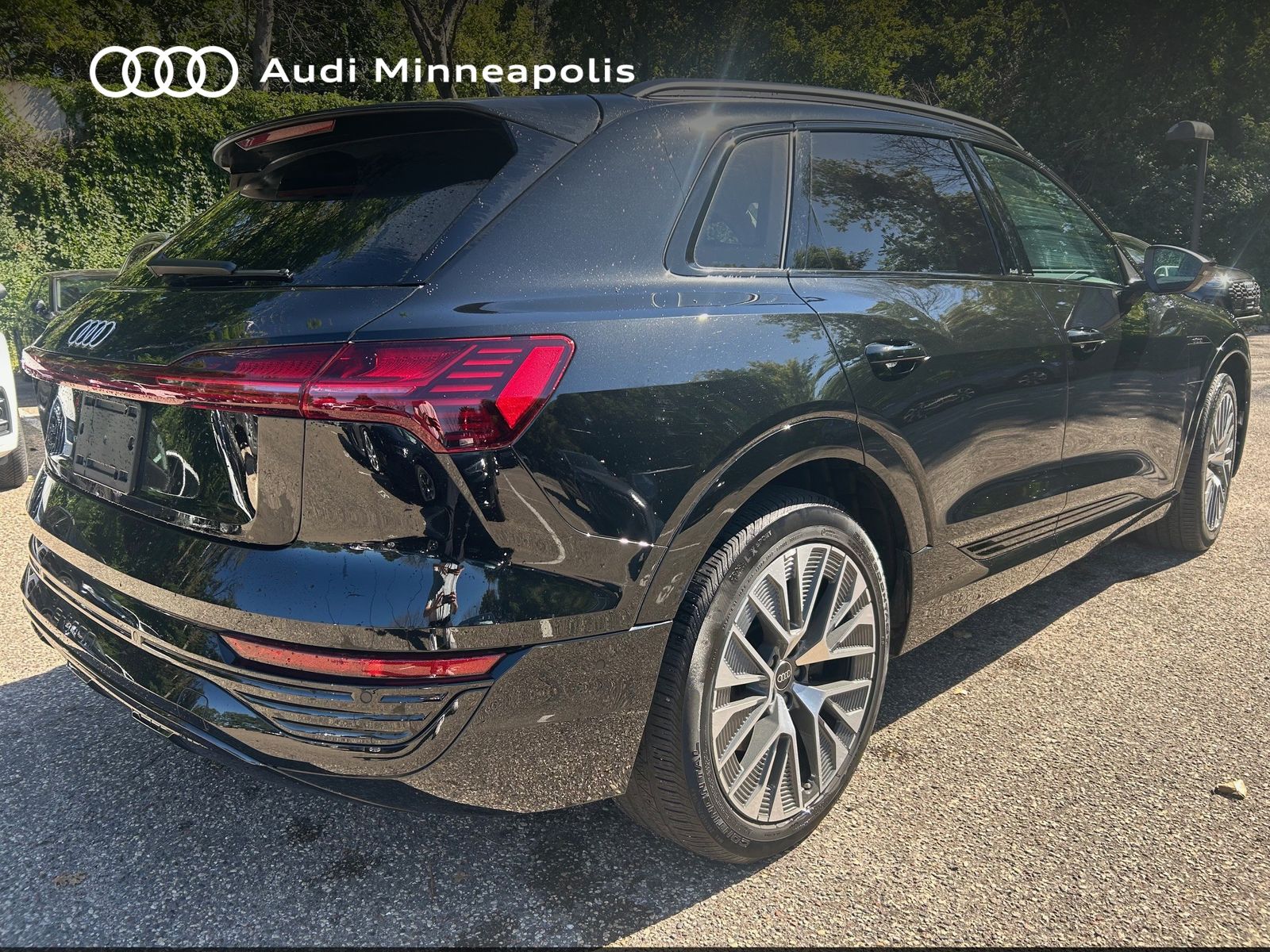 Thumbnail: 2024 Audi Q8 e-tron - 8