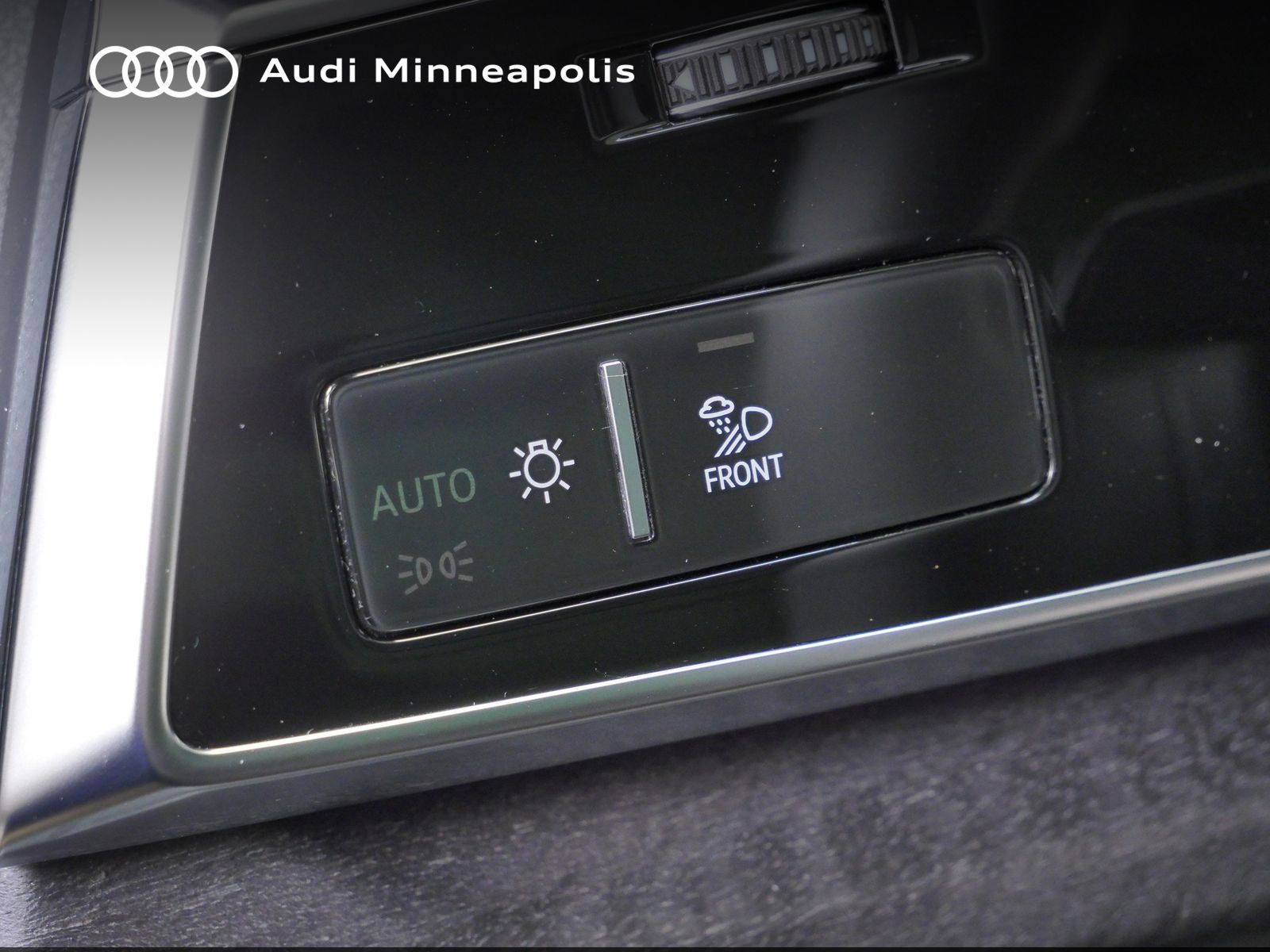 Thumbnail: 2023 Audi Q8 - 21