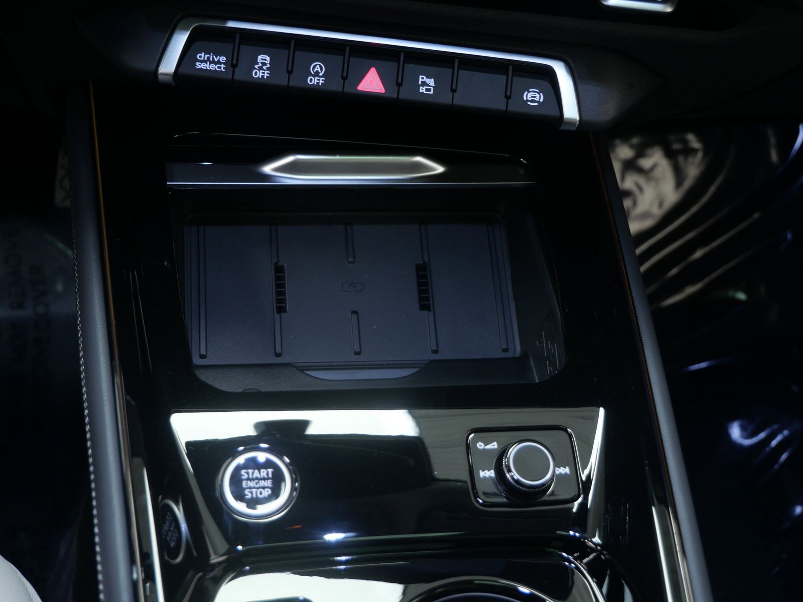 Thumbnail: 2026 Audi Q3 - 12