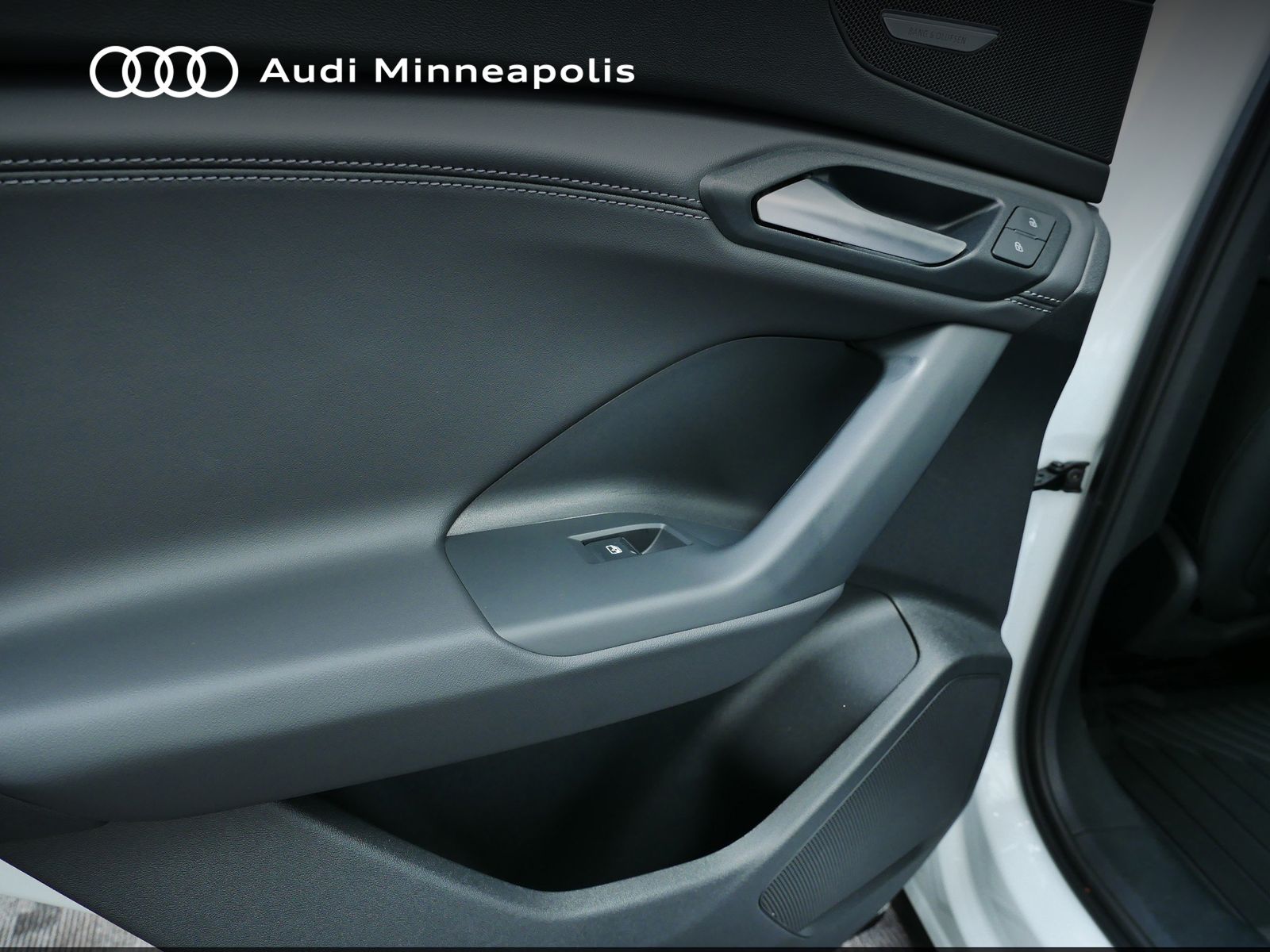 Thumbnail: 2025 Audi Q6 e-tron - 14