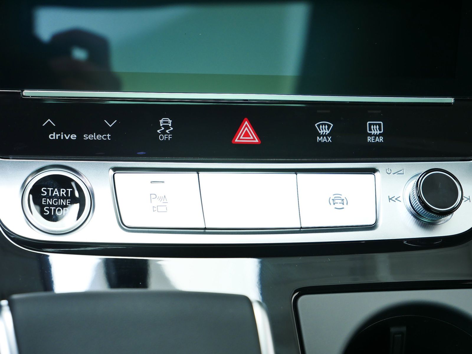 Thumbnail: 2026 Audi Q8 - 15