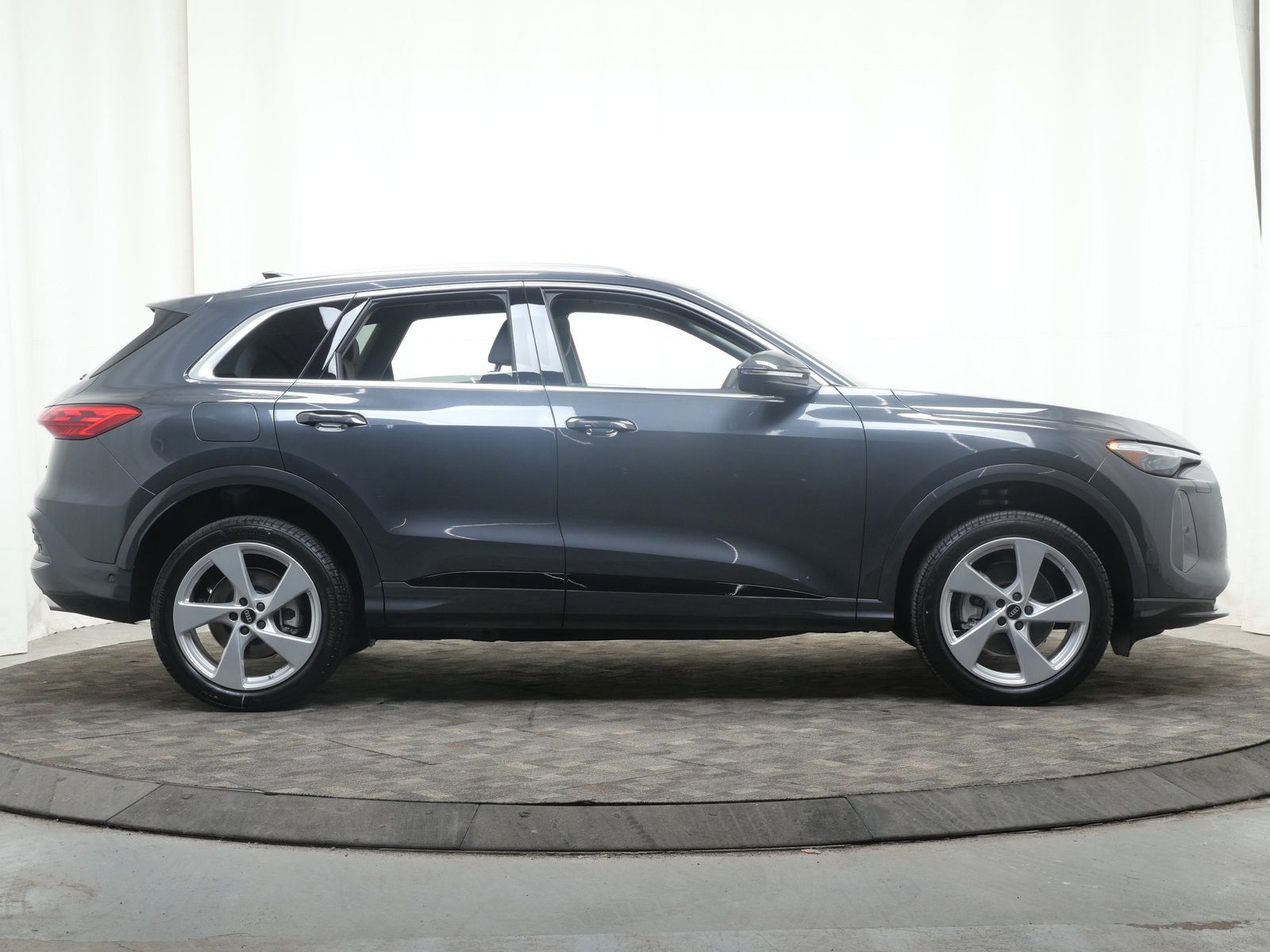 Thumbnail: 2025 Audi Q5 - 7