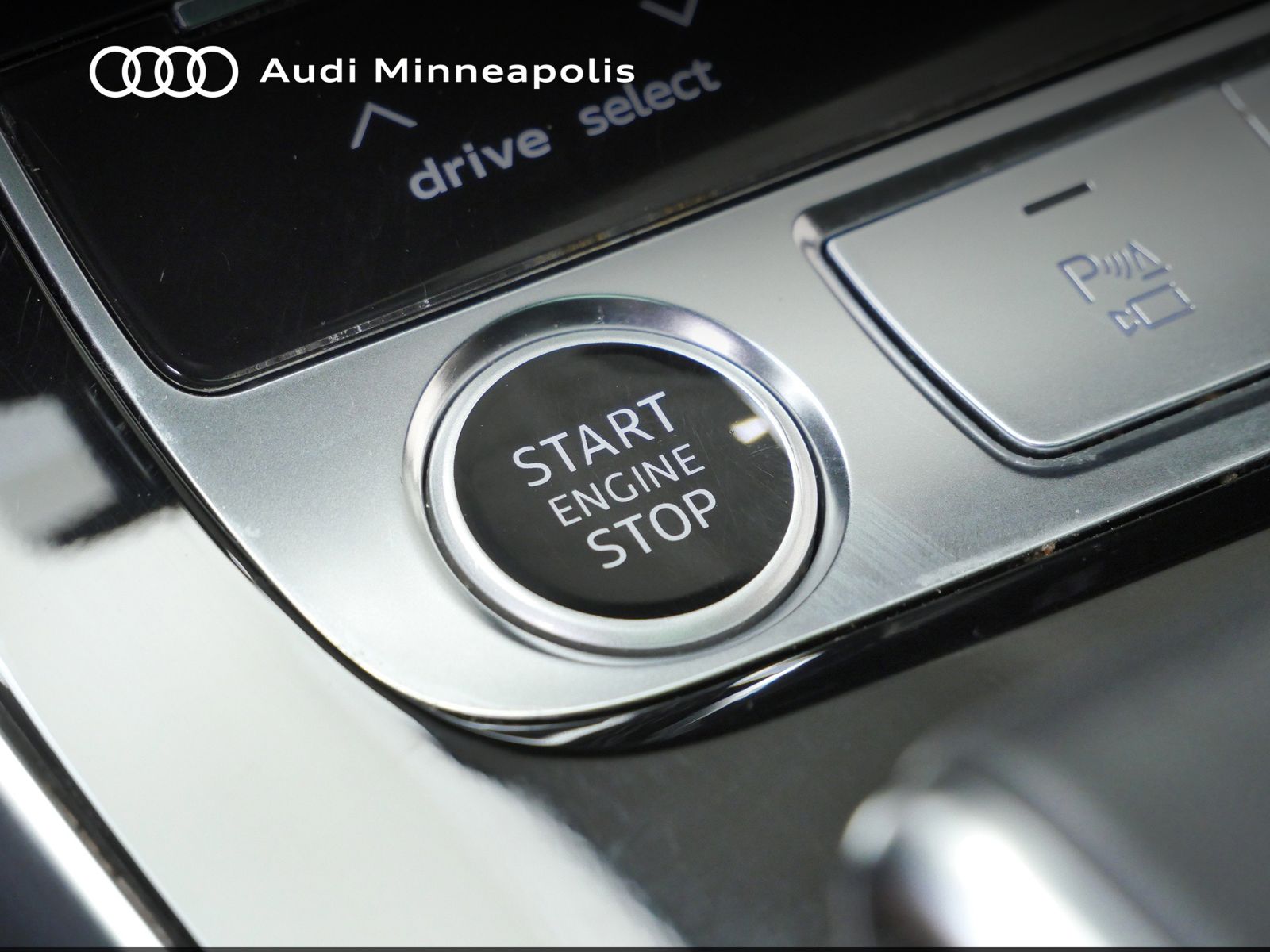 Thumbnail: 2023 Audi Q8 - 30