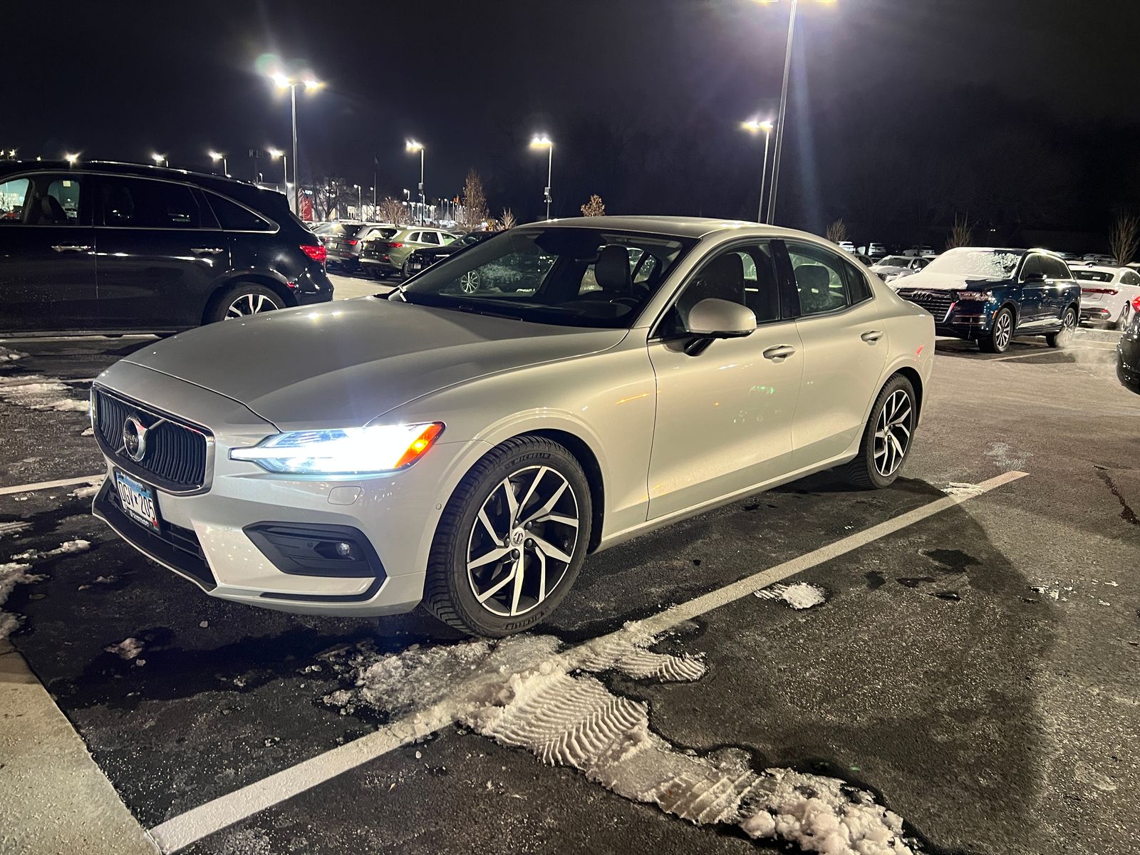 2019 Volvo S60 T6 Momentum -
                  Golden Valley, MN