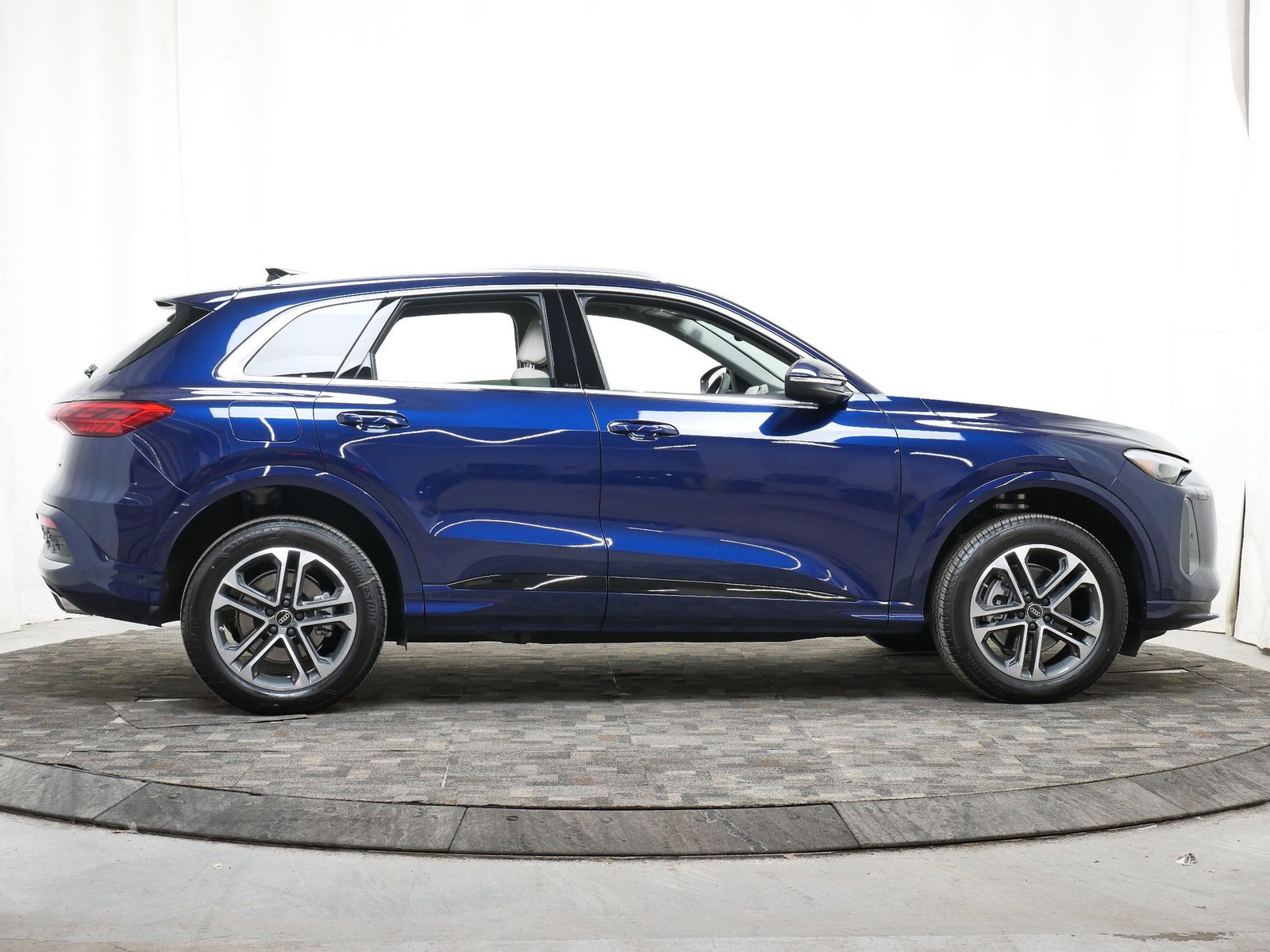 Thumbnail: 2025 Audi Q5 - 7