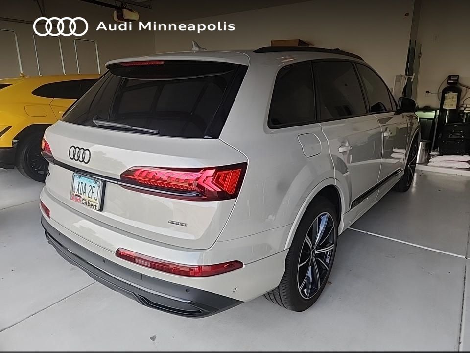 Thumbnail: 2022 Audi Q7 - 10
