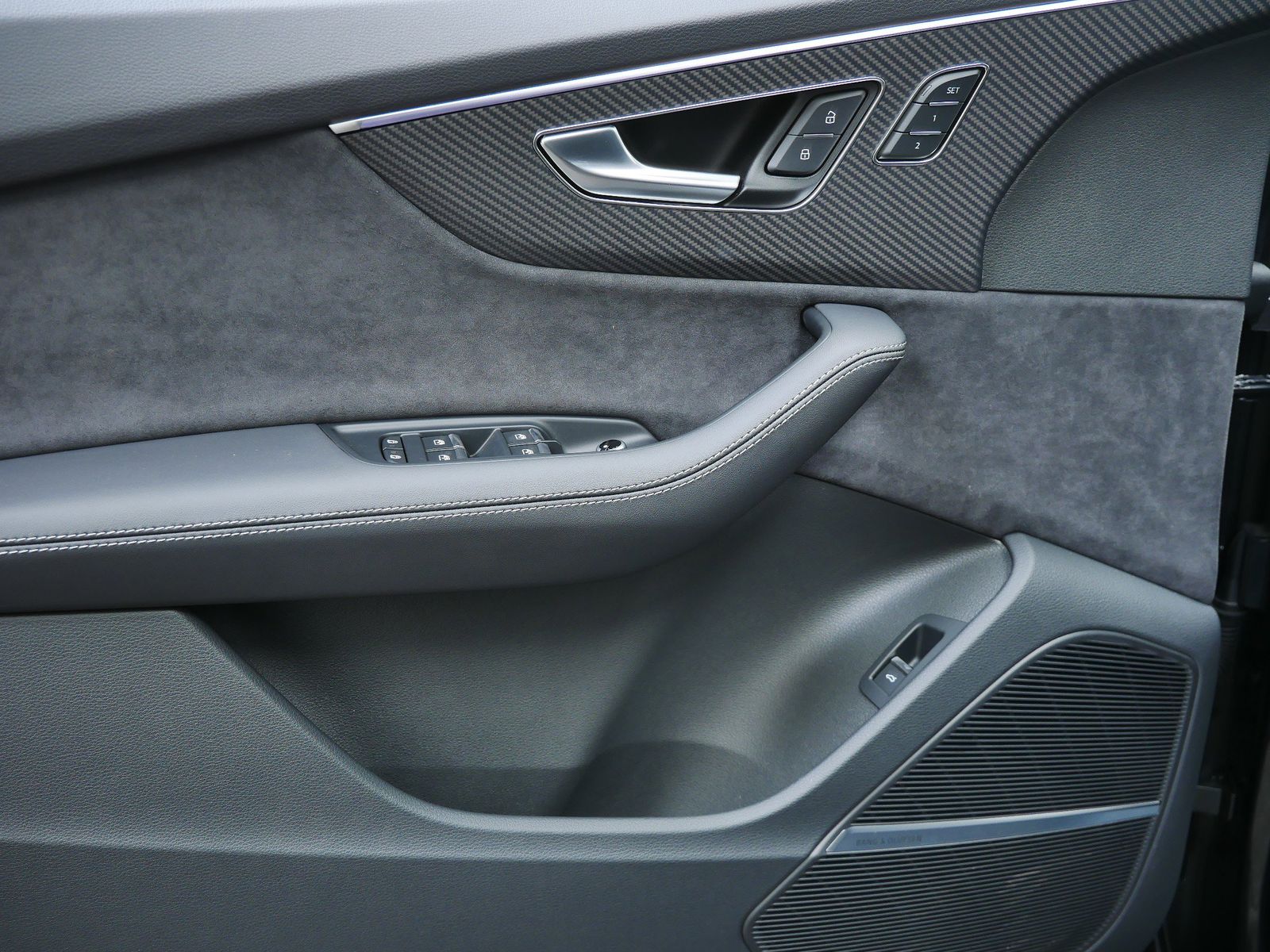 Thumbnail: 2026 Audi SQ7 - 10