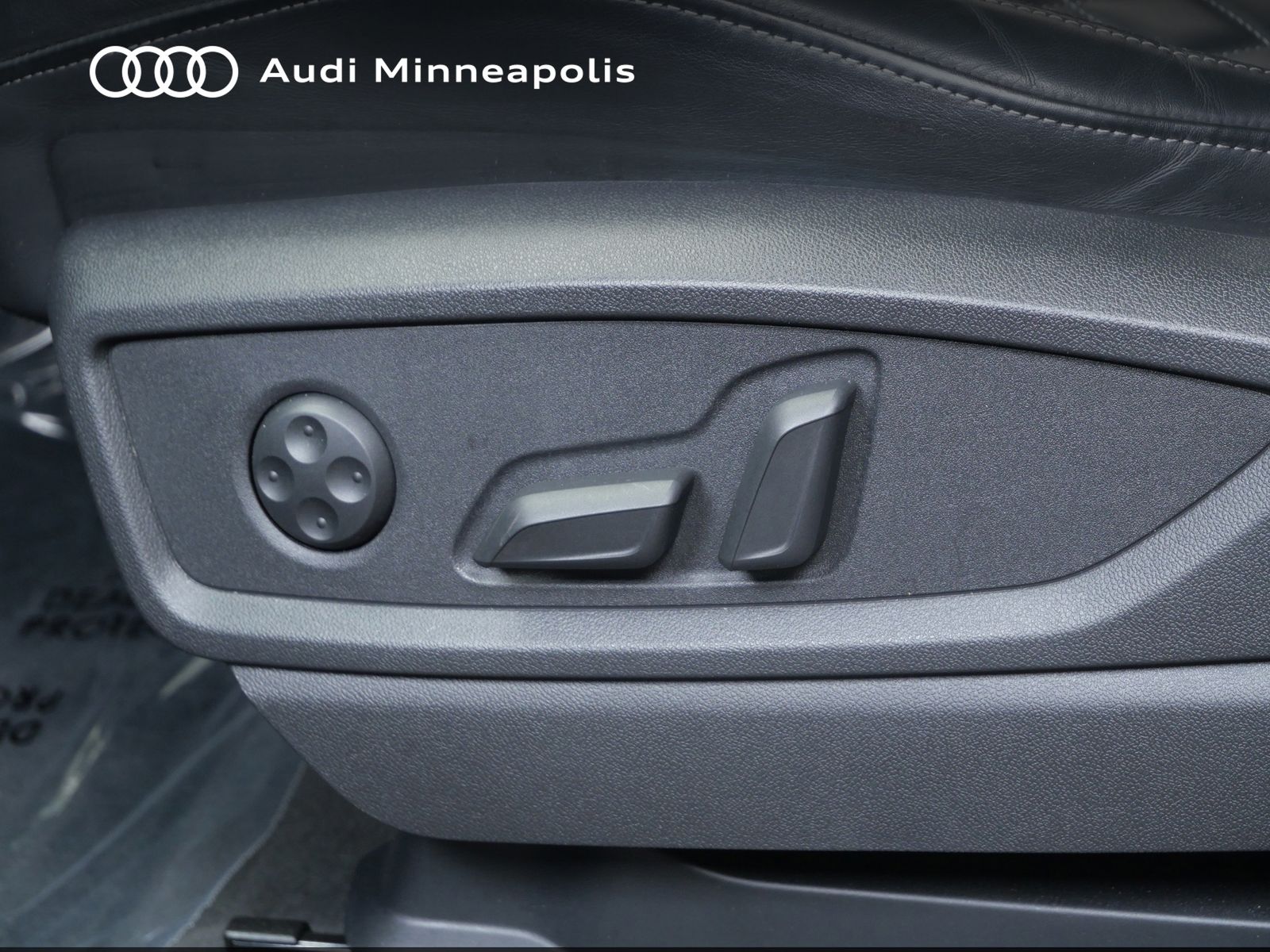 Thumbnail: 2023 Audi SQ5 - 13