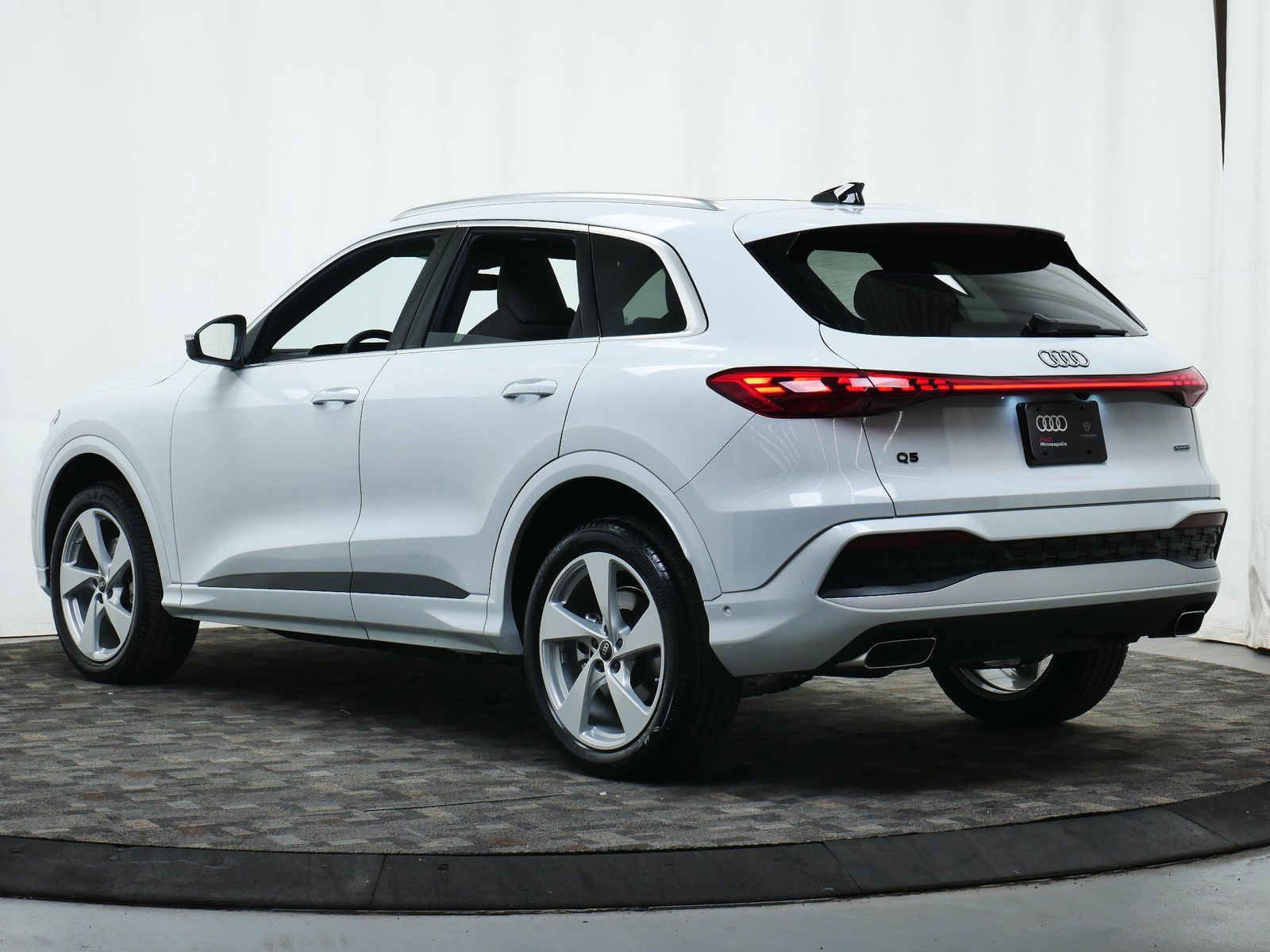 Thumbnail: 2025 Audi Q5 - 4