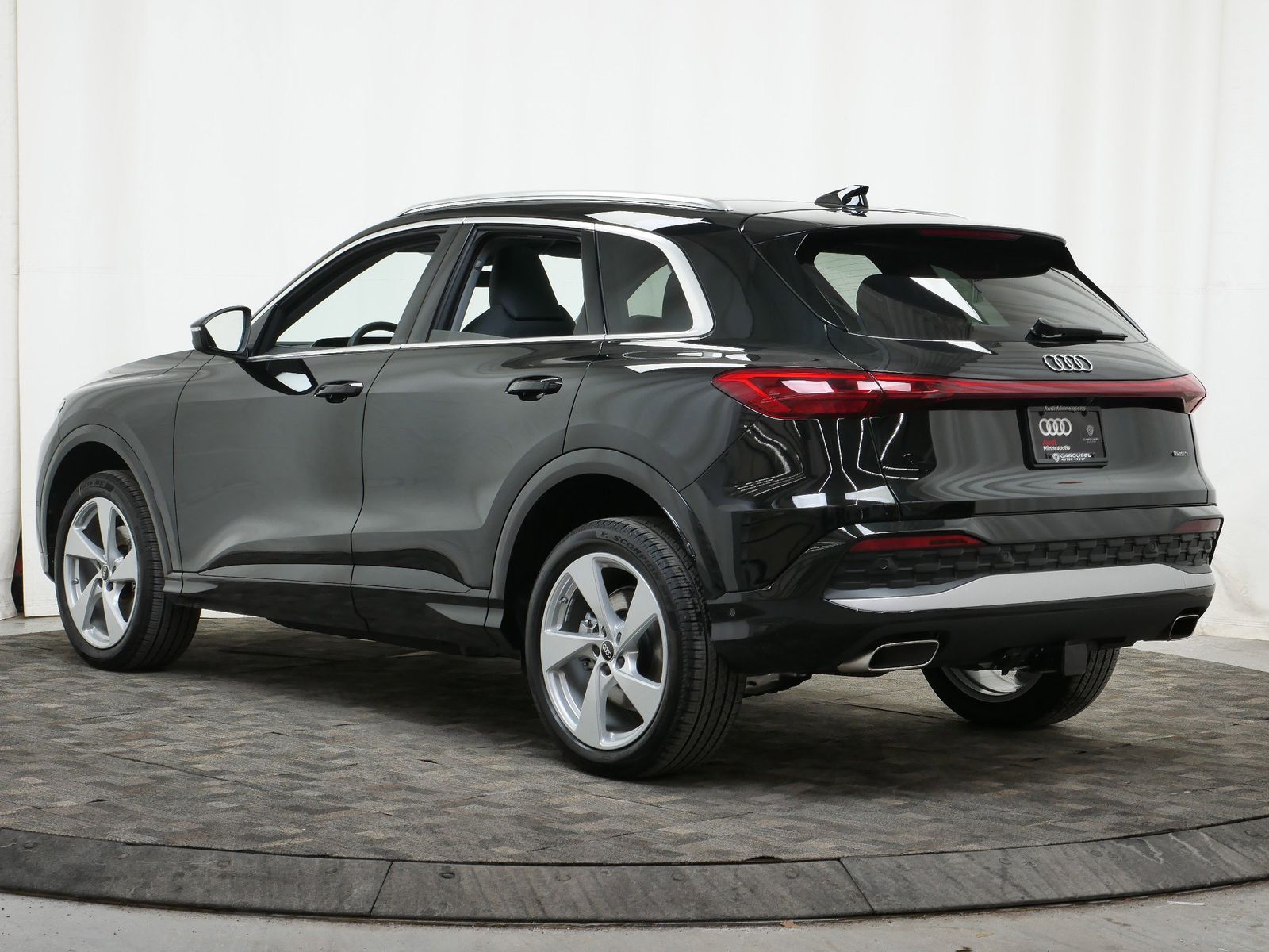 Thumbnail: 2025 Audi Q5 - 4