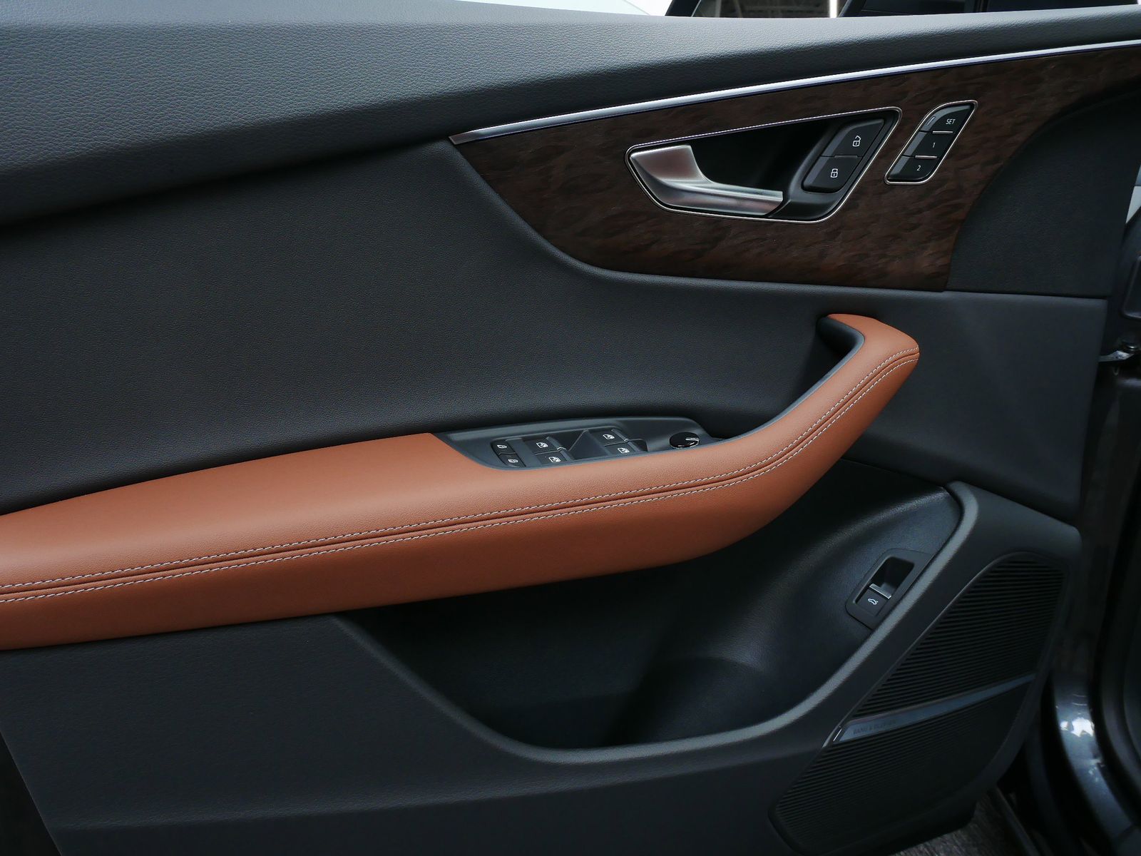 Thumbnail: 2025 Audi Q8 - 10