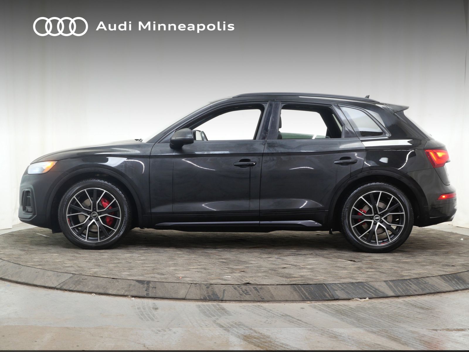 Thumbnail: 2021 Audi SQ5 - 3