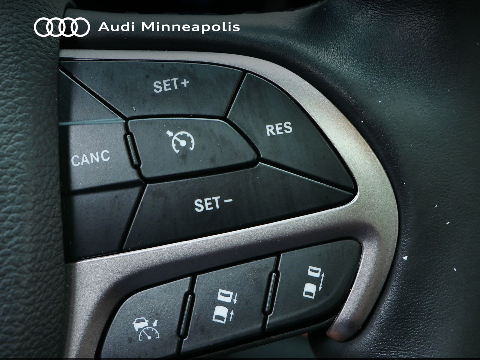 Thumbnail: 2020 Jeep Grand Cherokee - 24
