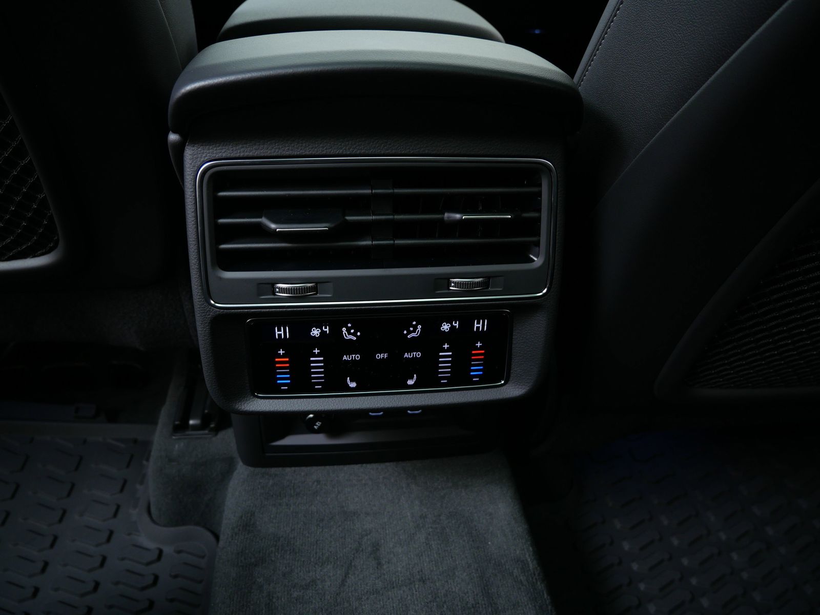 Thumbnail: 2026 Audi Q7 - 14