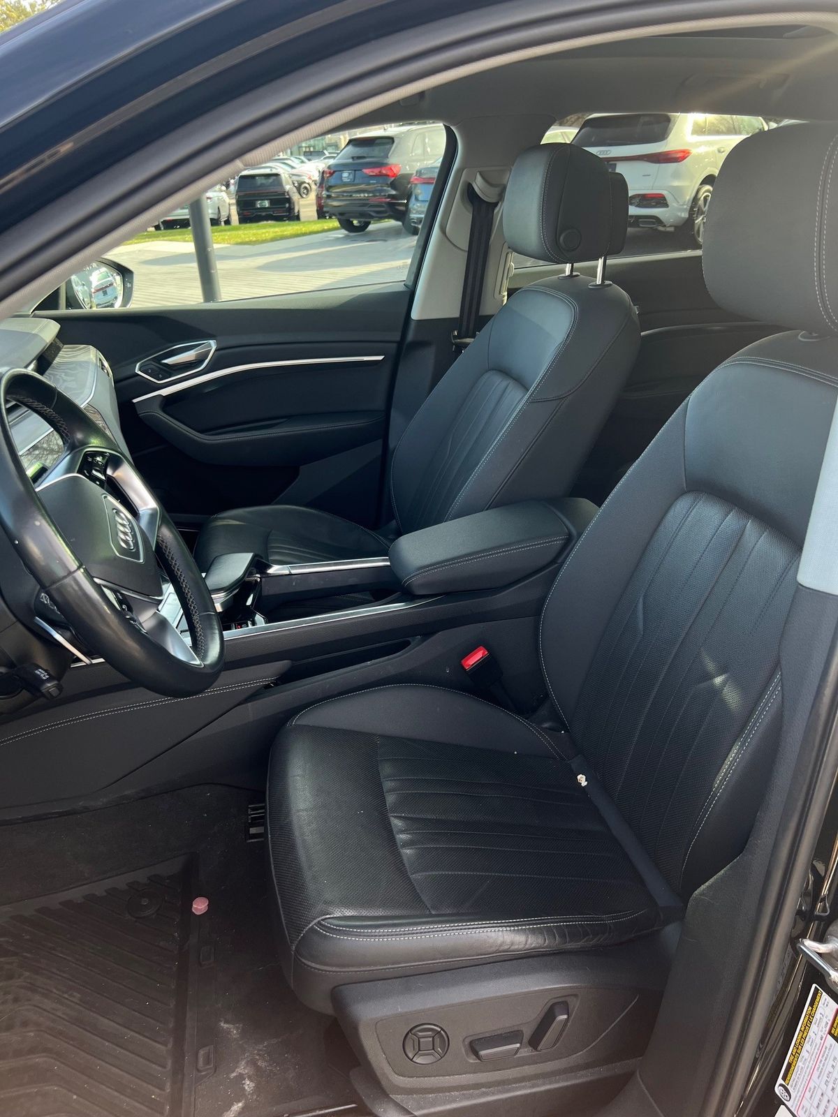 Thumbnail: 2023 Audi e-tron - 9