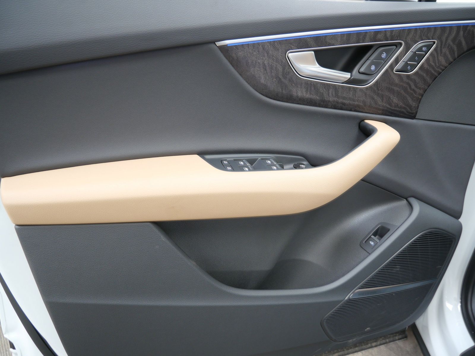 Thumbnail: 2026 Audi Q7 - 10