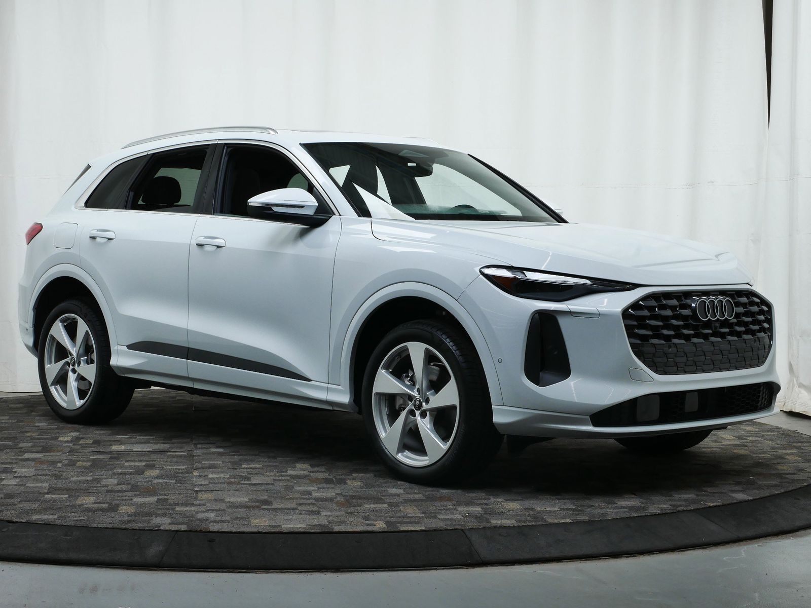 Thumbnail: 2025 Audi Q5 - 8