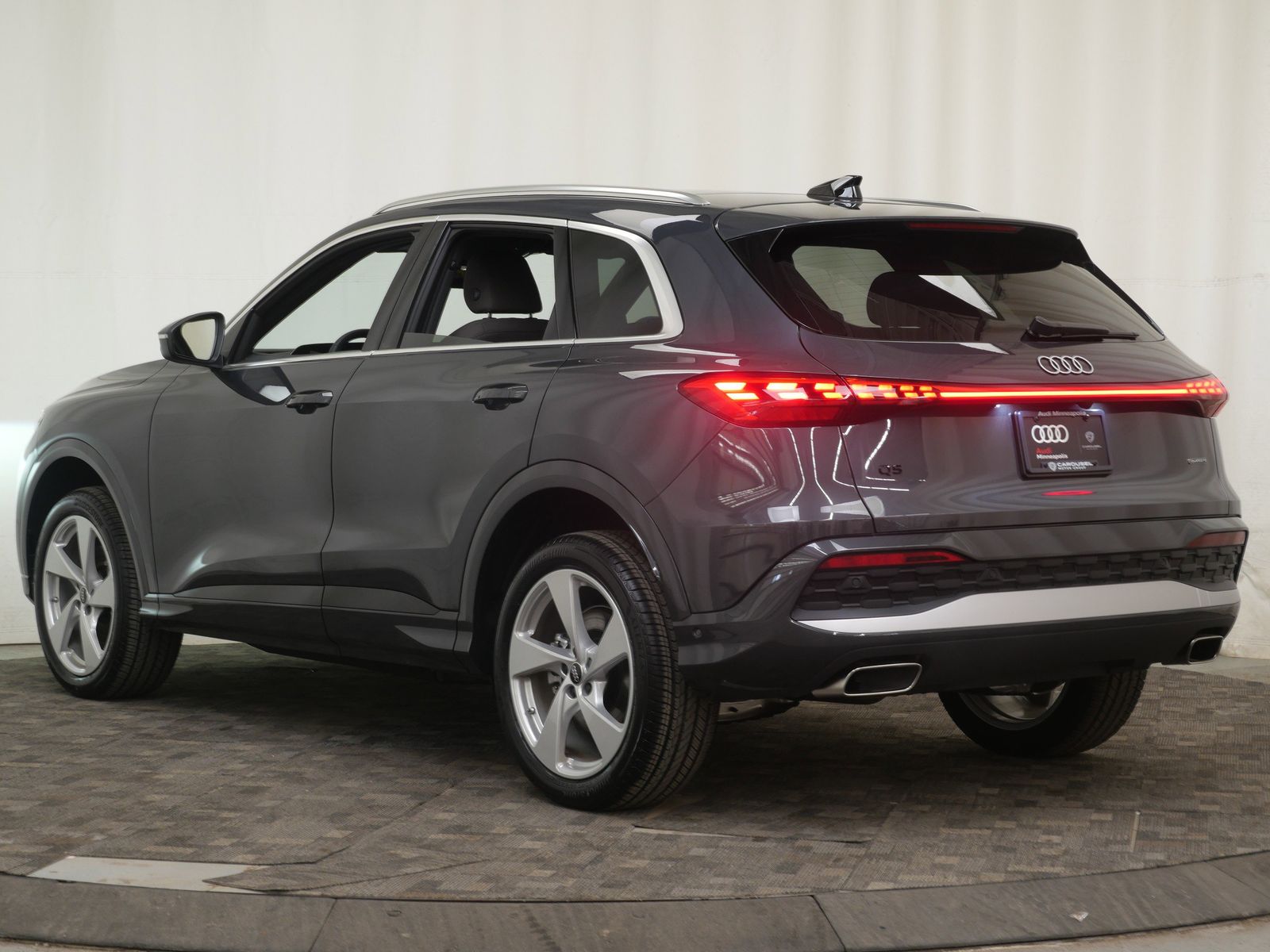 Thumbnail: 2025 Audi Q5 - 4