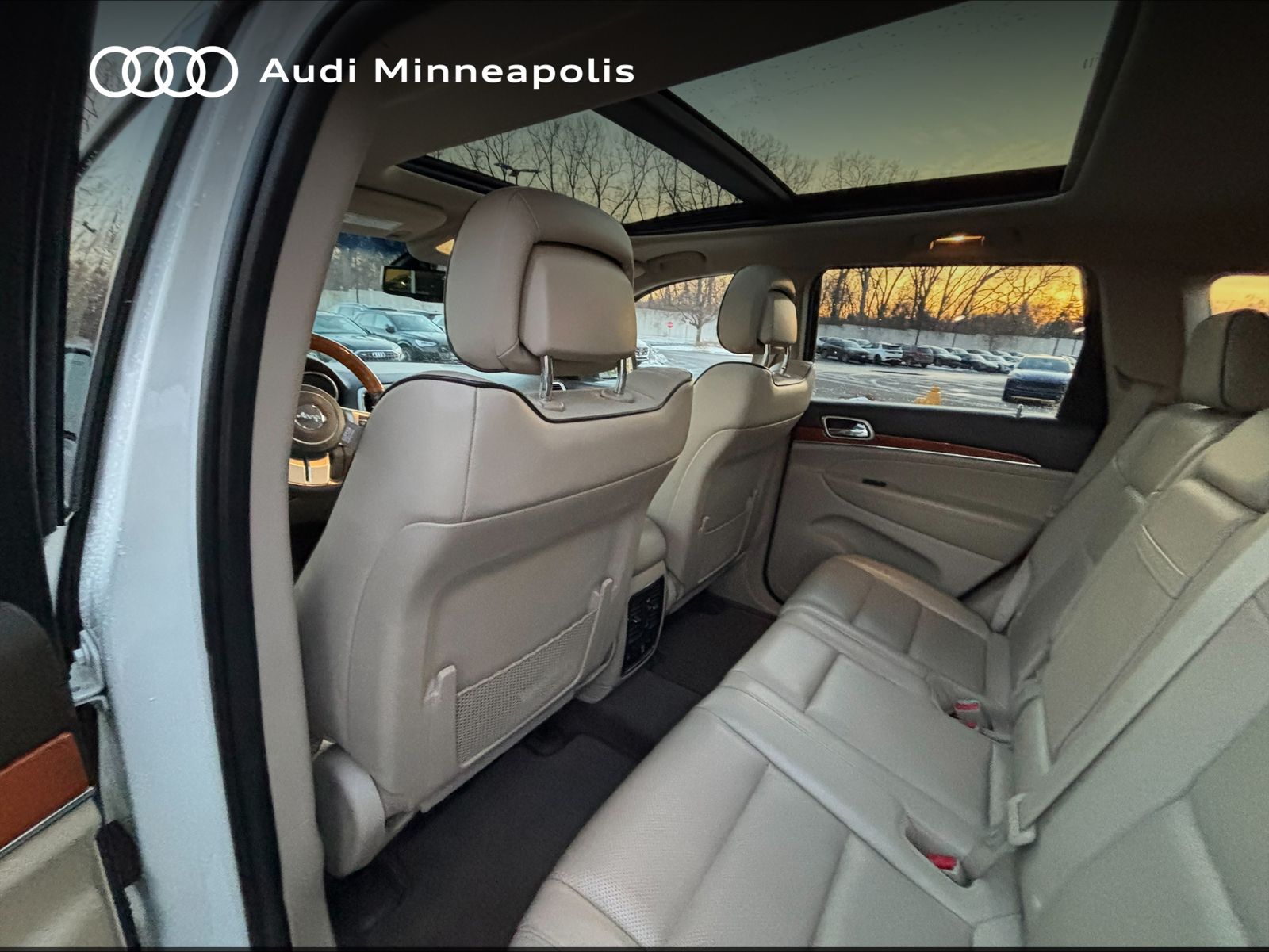 Thumbnail: 2011 Jeep Grand Cherokee - 14