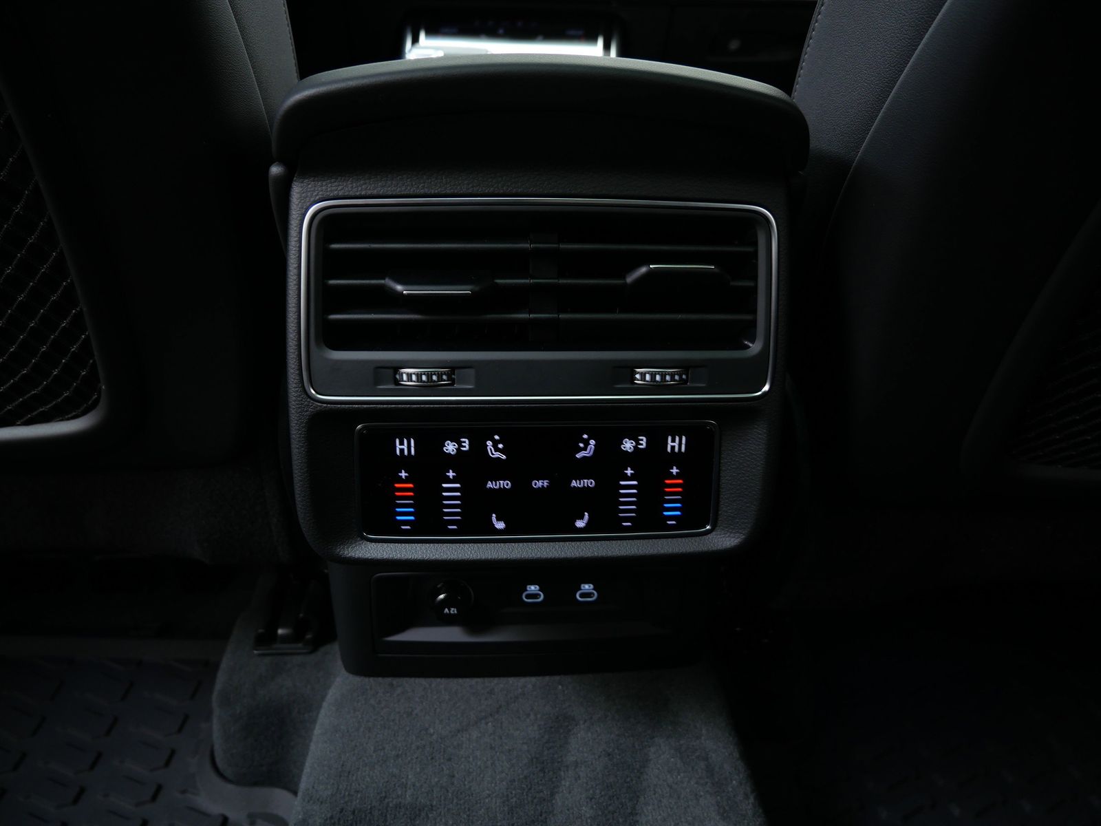 Thumbnail: 2026 Audi Q8 - 14