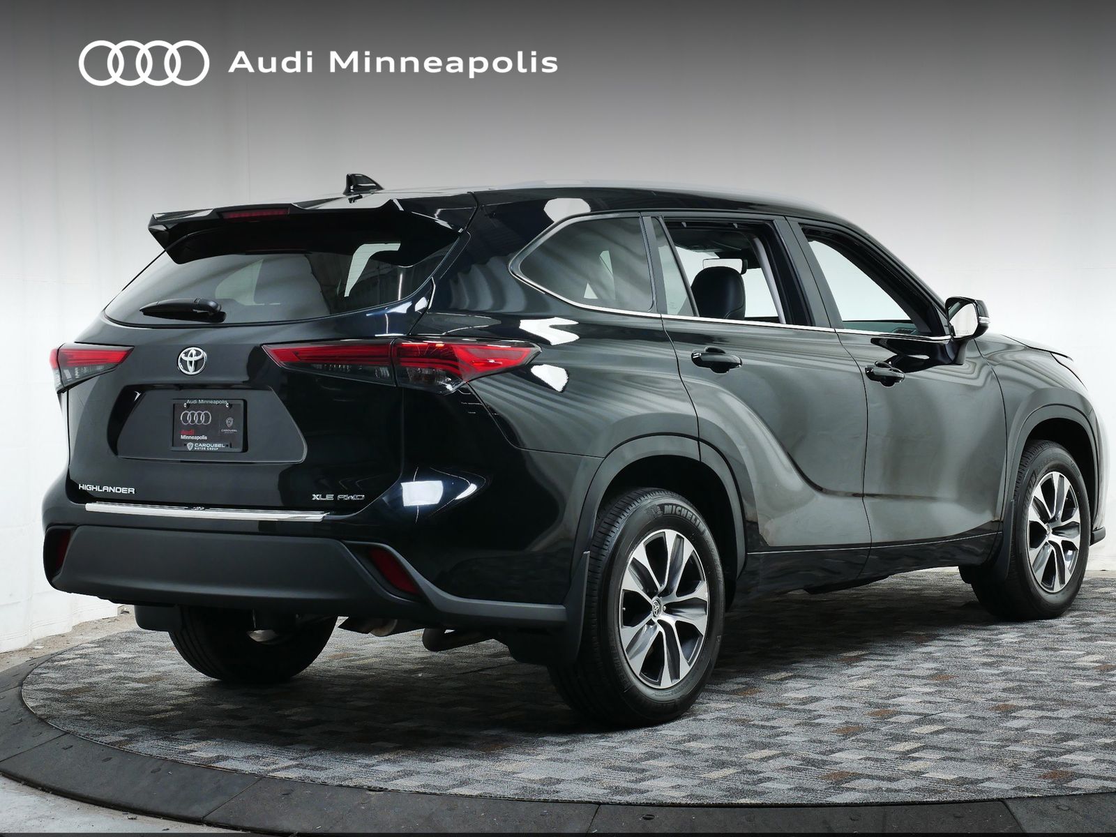 Thumbnail: 2023 Toyota Highlander - 6