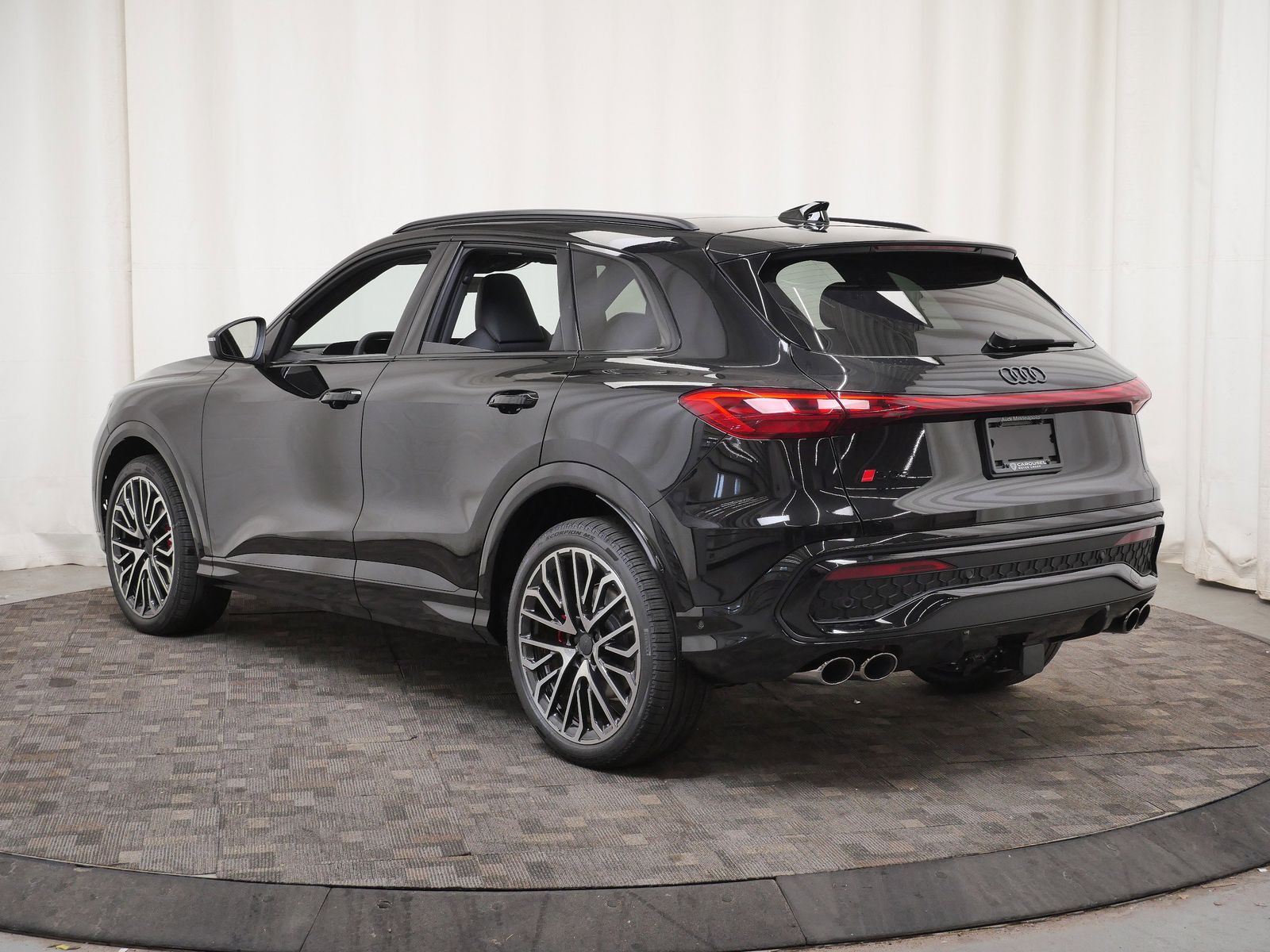 Thumbnail: 2026 Audi SQ5 - 4